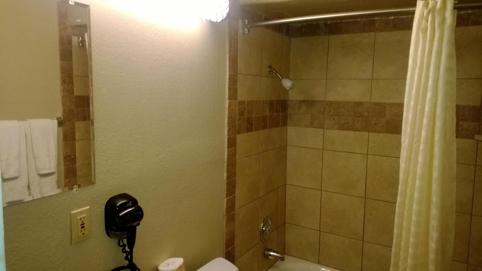 Downtown Value Inn photo 18