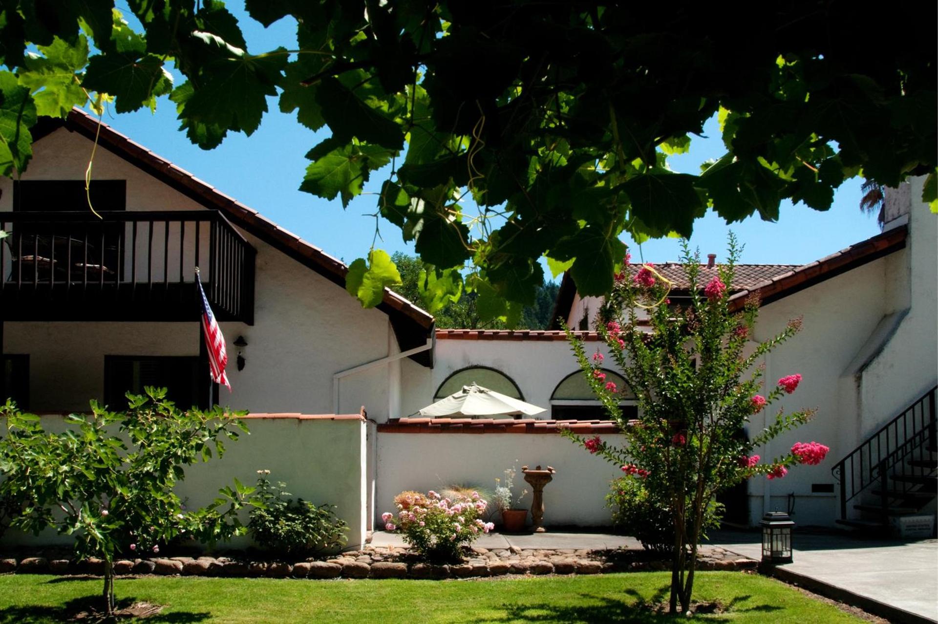Spanish Villa Inn photo 29