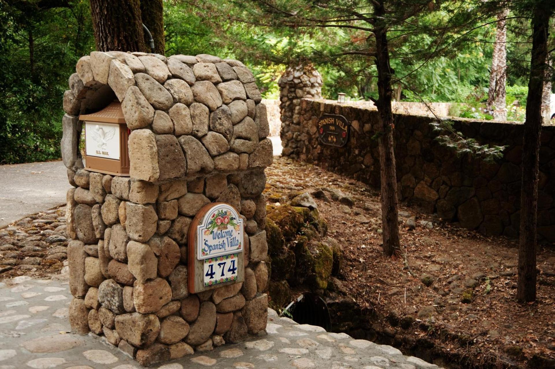Spanish Villa Inn photo 41