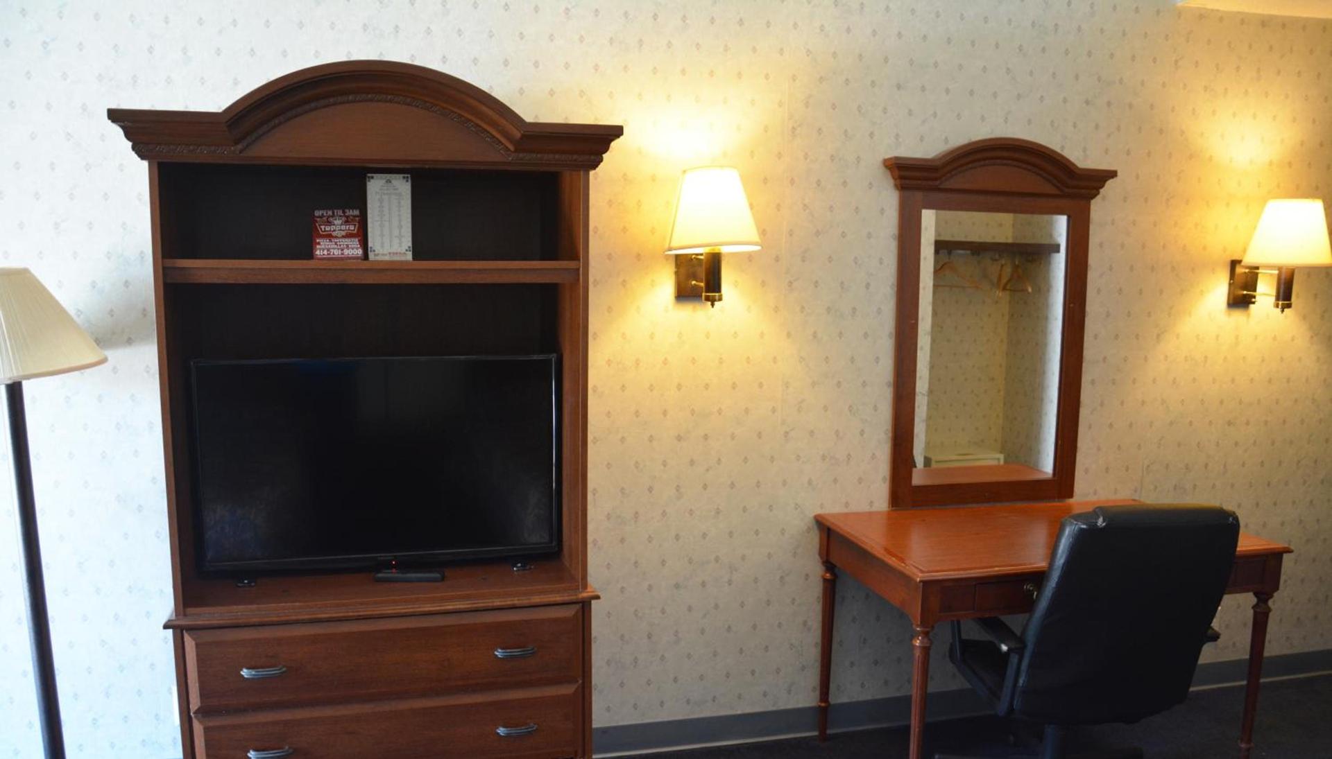 Travelodge by Wyndham Milwaukee photo 25