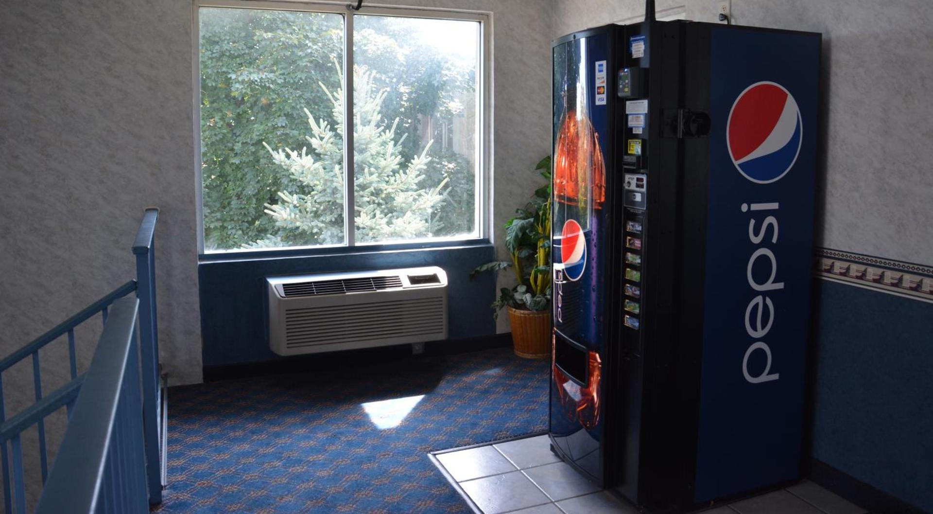 Travelodge by Wyndham Milwaukee photo 31