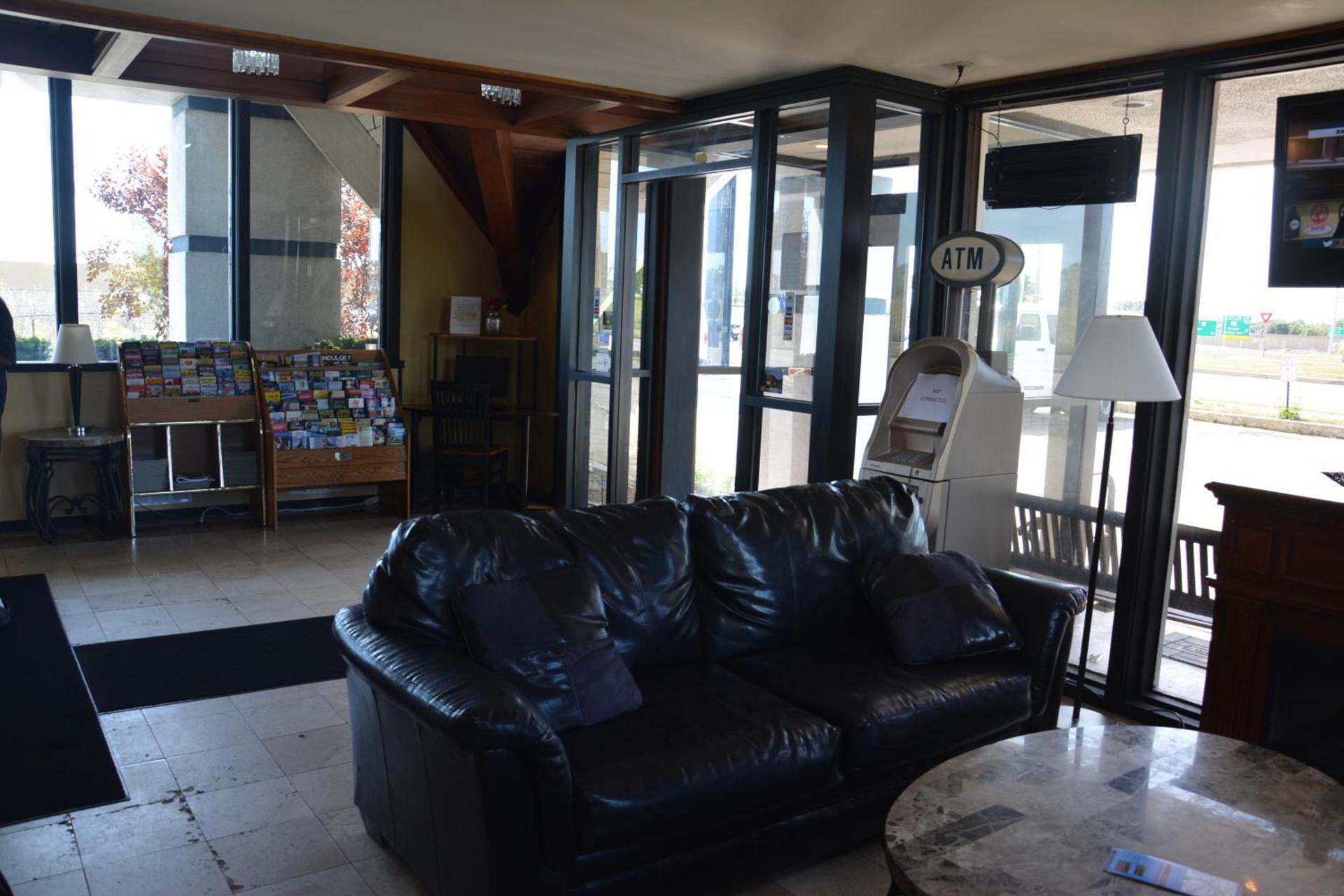Travelodge by Wyndham Milwaukee photo 32