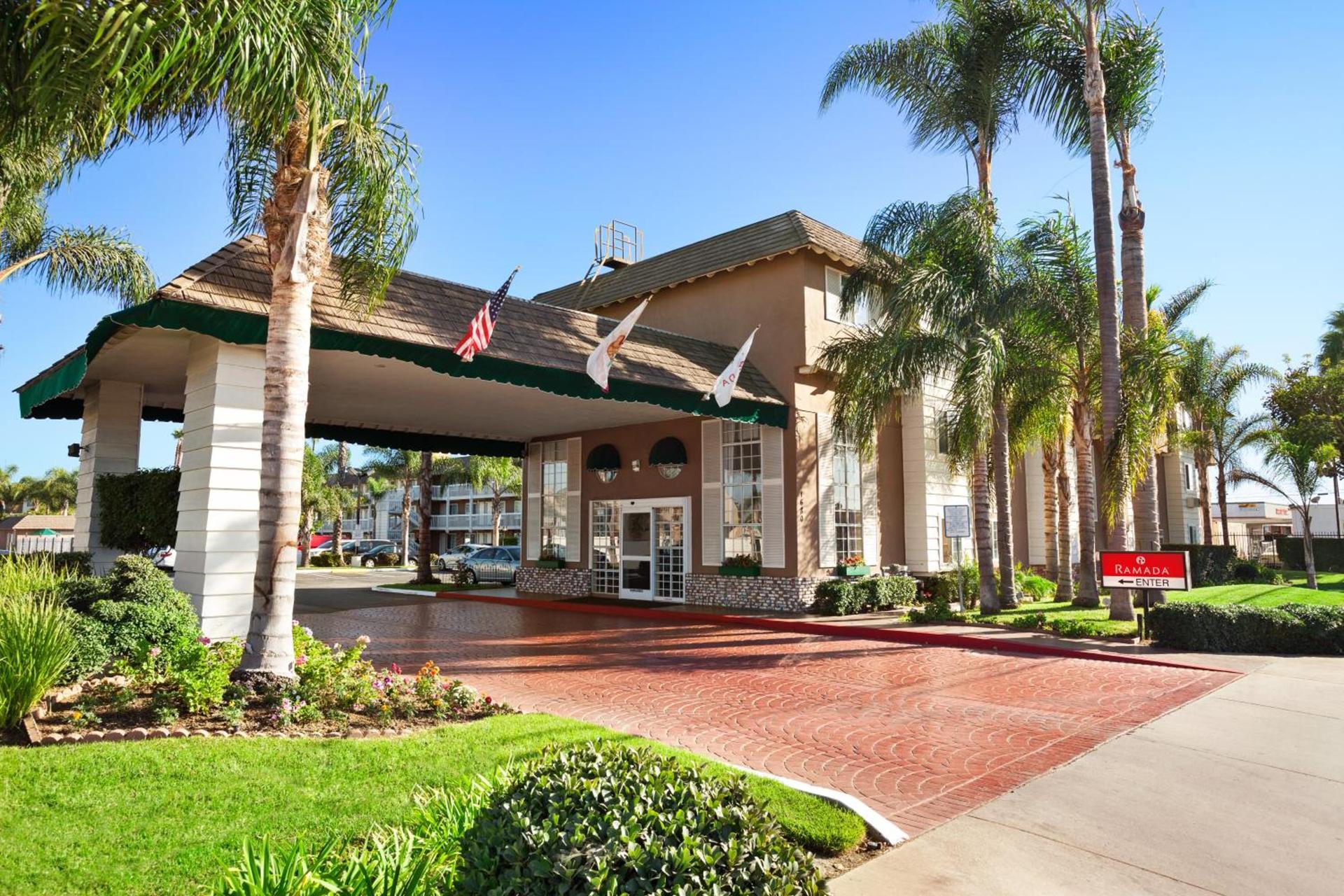Ramada by Wyndham Costa Mesa/Newport Beach photo 19