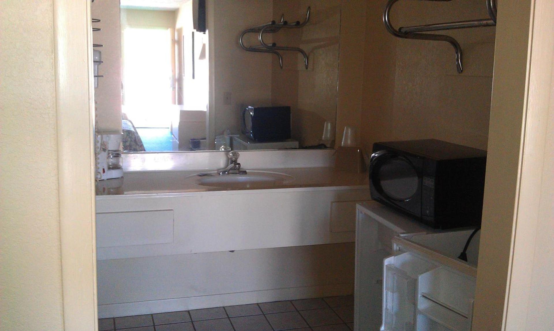 Summer Breeze Motel photo 12