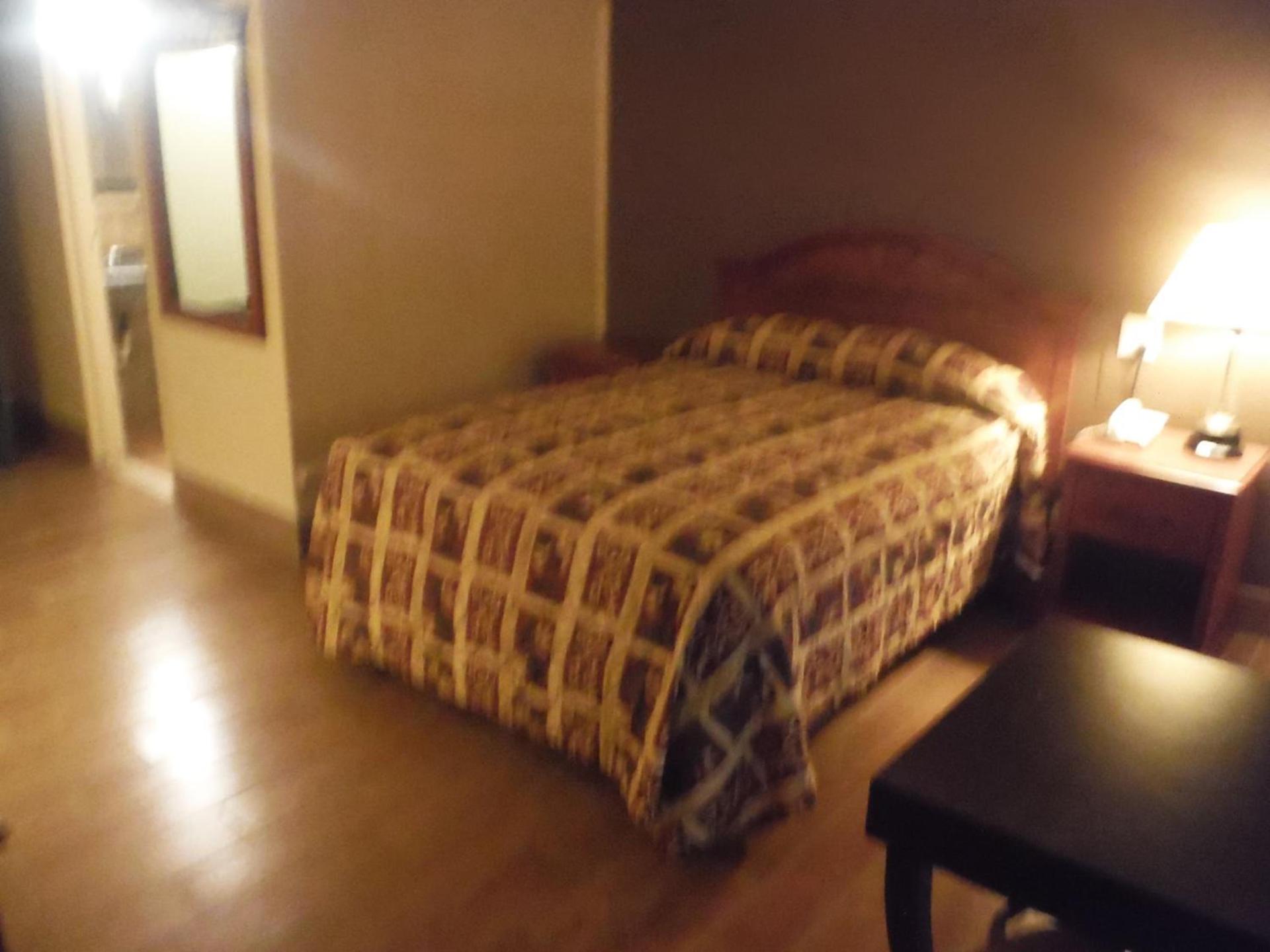 Budgetel Inn & Suites Hotel photo 27