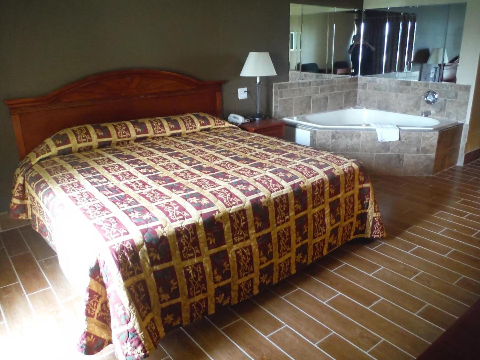 Budgetel Inn & Suites Hotel photo 24