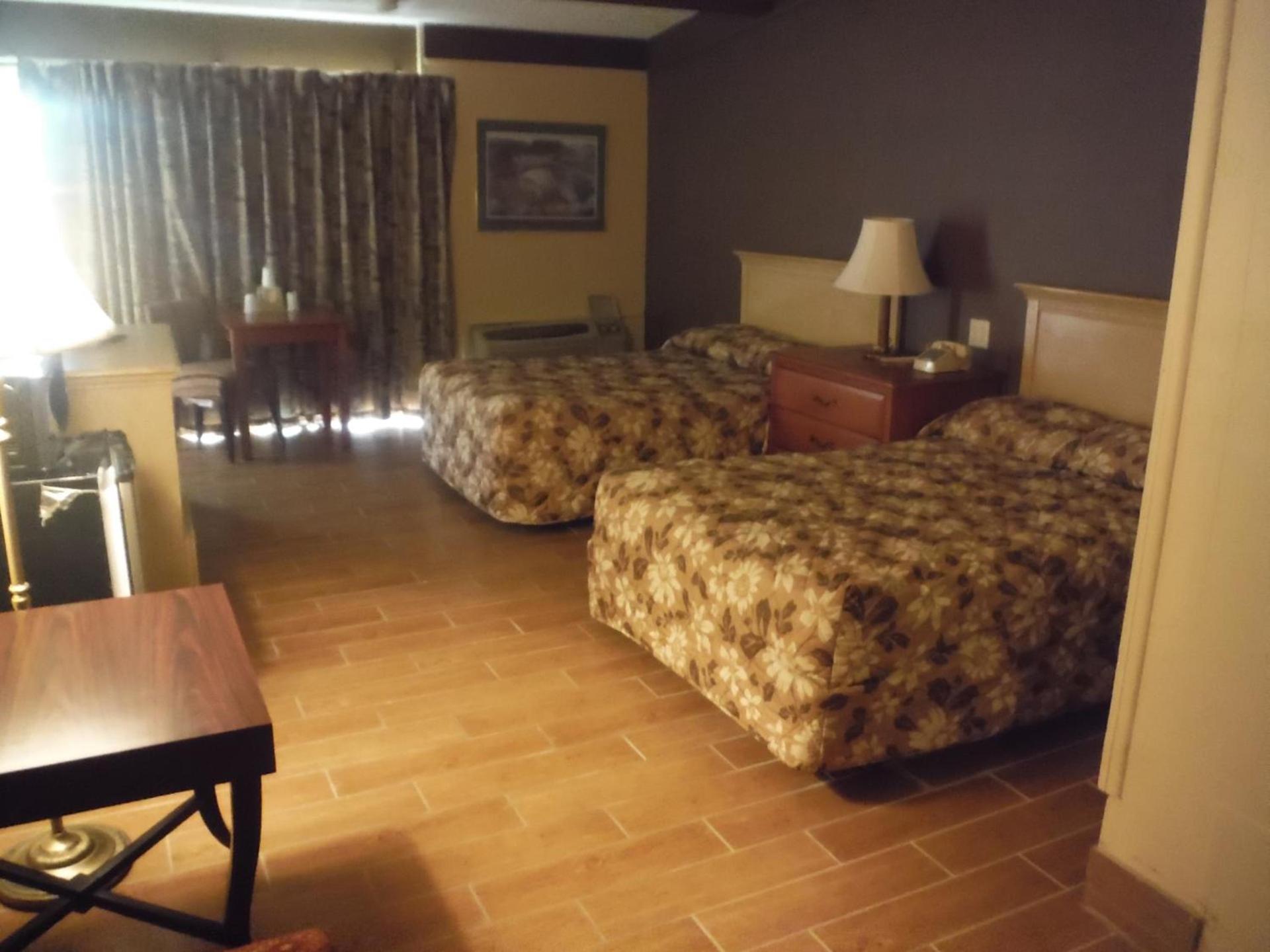 Budgetel Inn & Suites Hotel photo 28