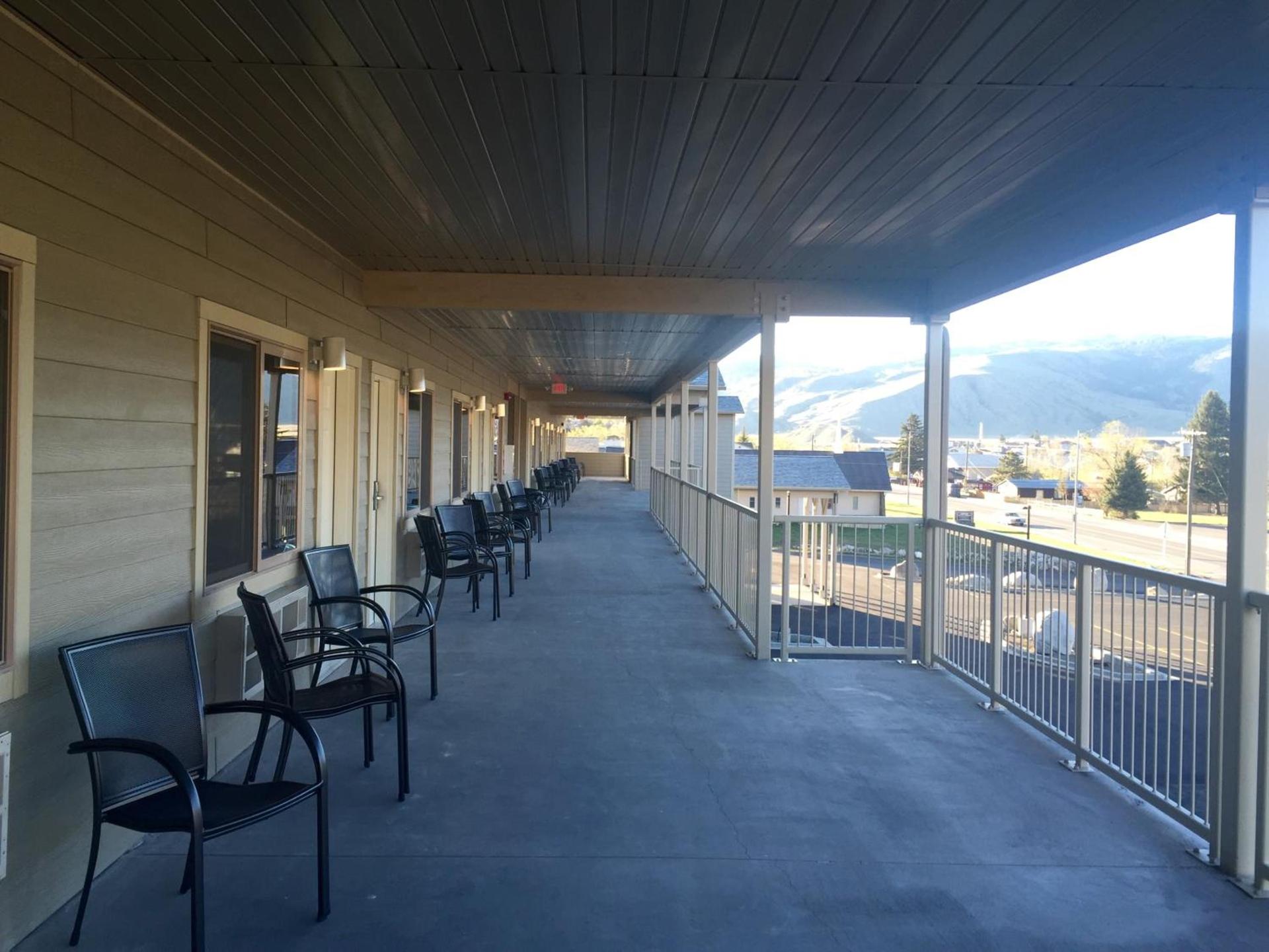 Yellowstone Big Rock Inn photo 7