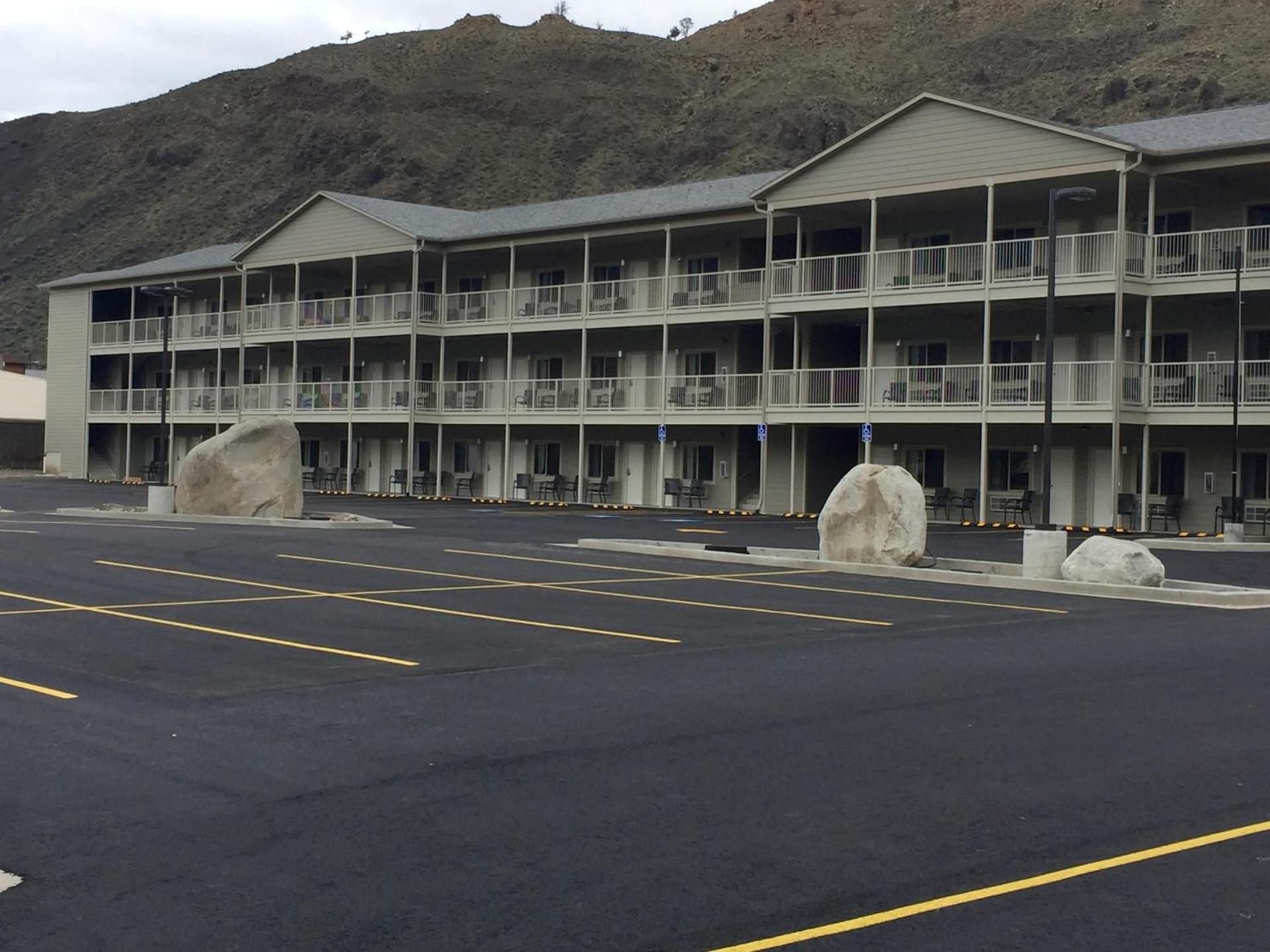 Yellowstone Big Rock Inn photo 8