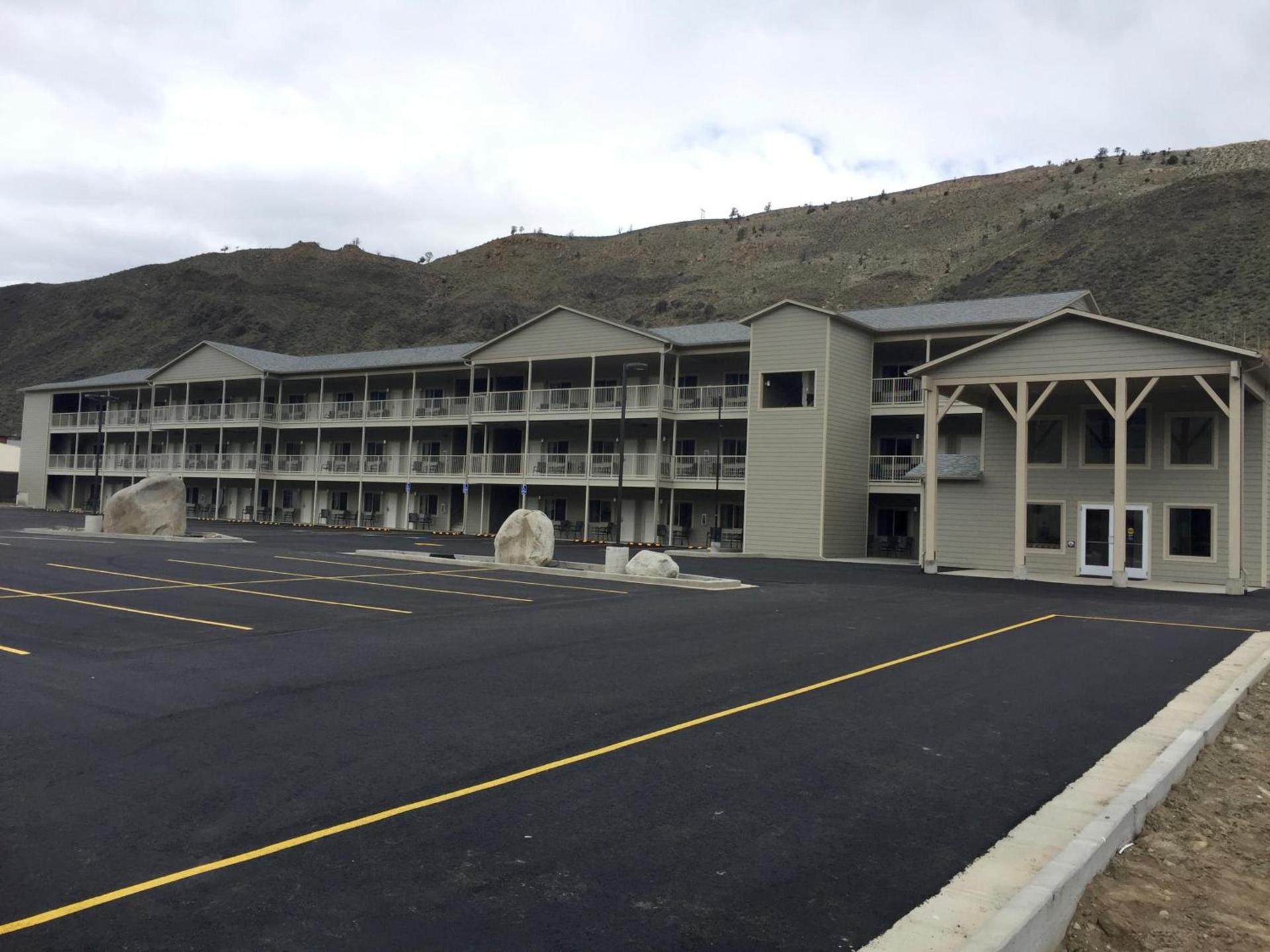 Yellowstone Big Rock Inn — hotel in Gardiner