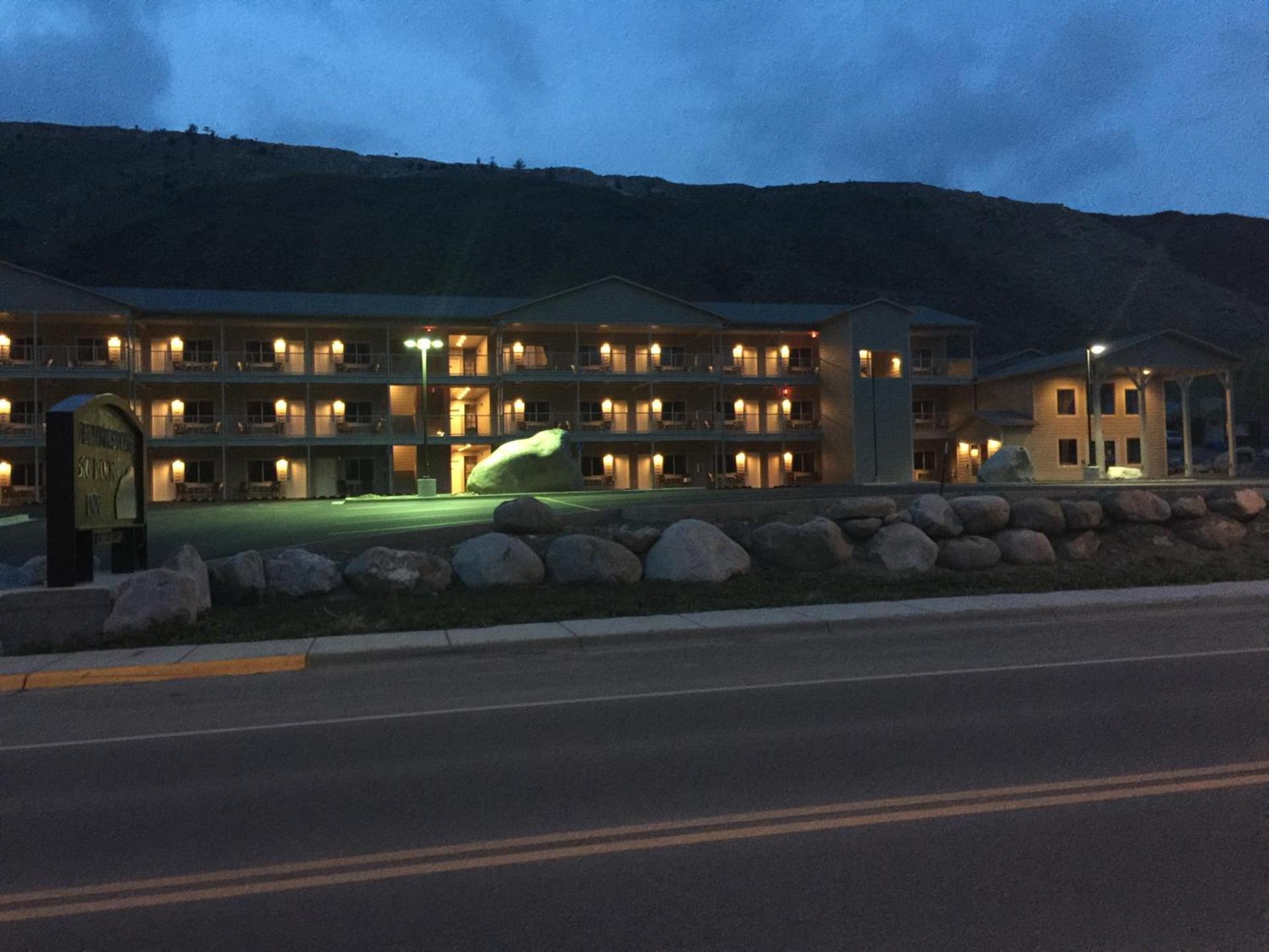 Yellowstone Big Rock Inn photo 9
