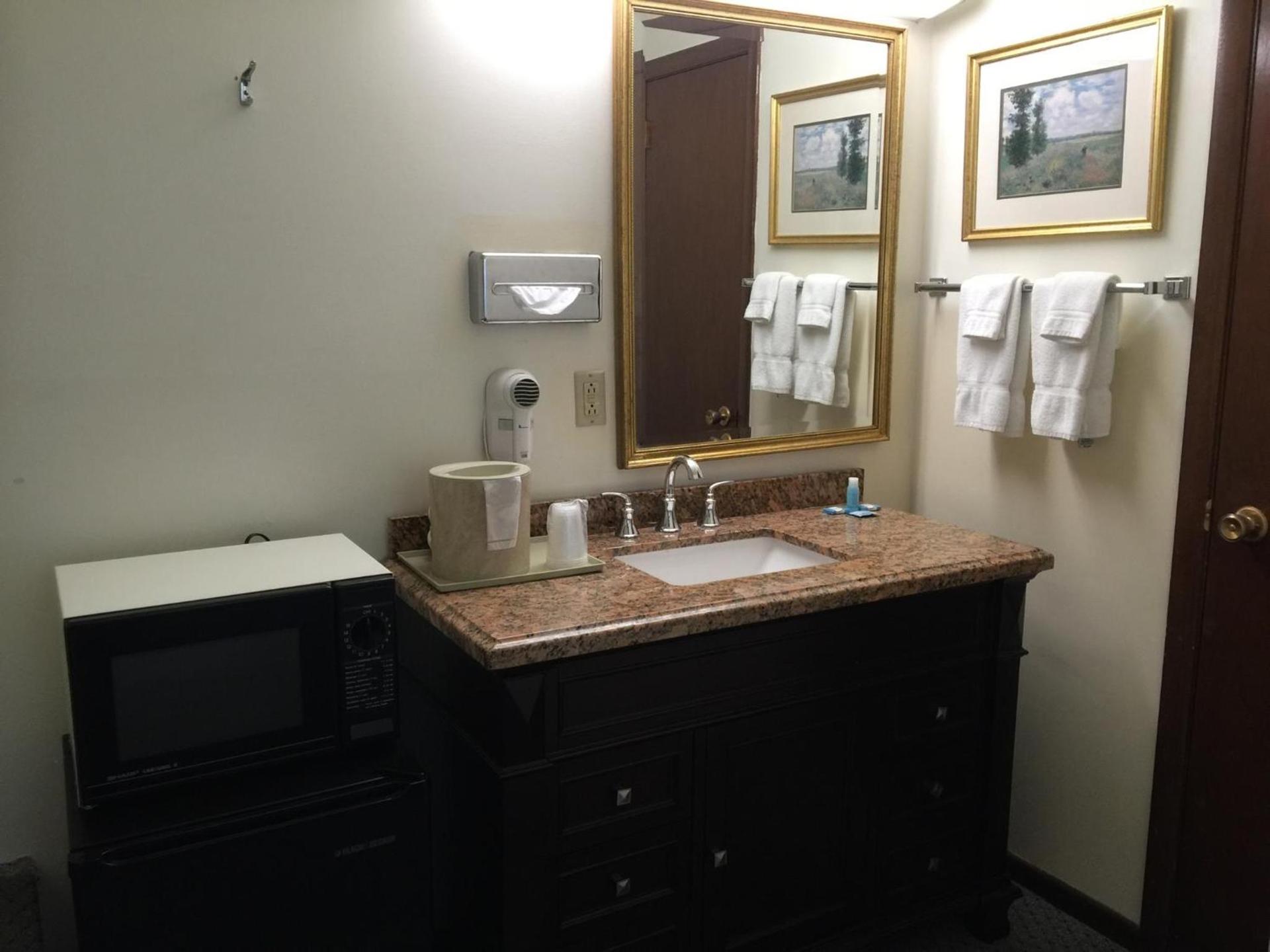 Crest Country Inn photo 21