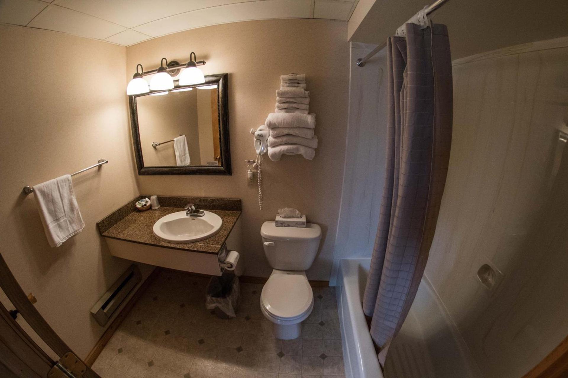 Stagecoach Inn & Suites photo 80