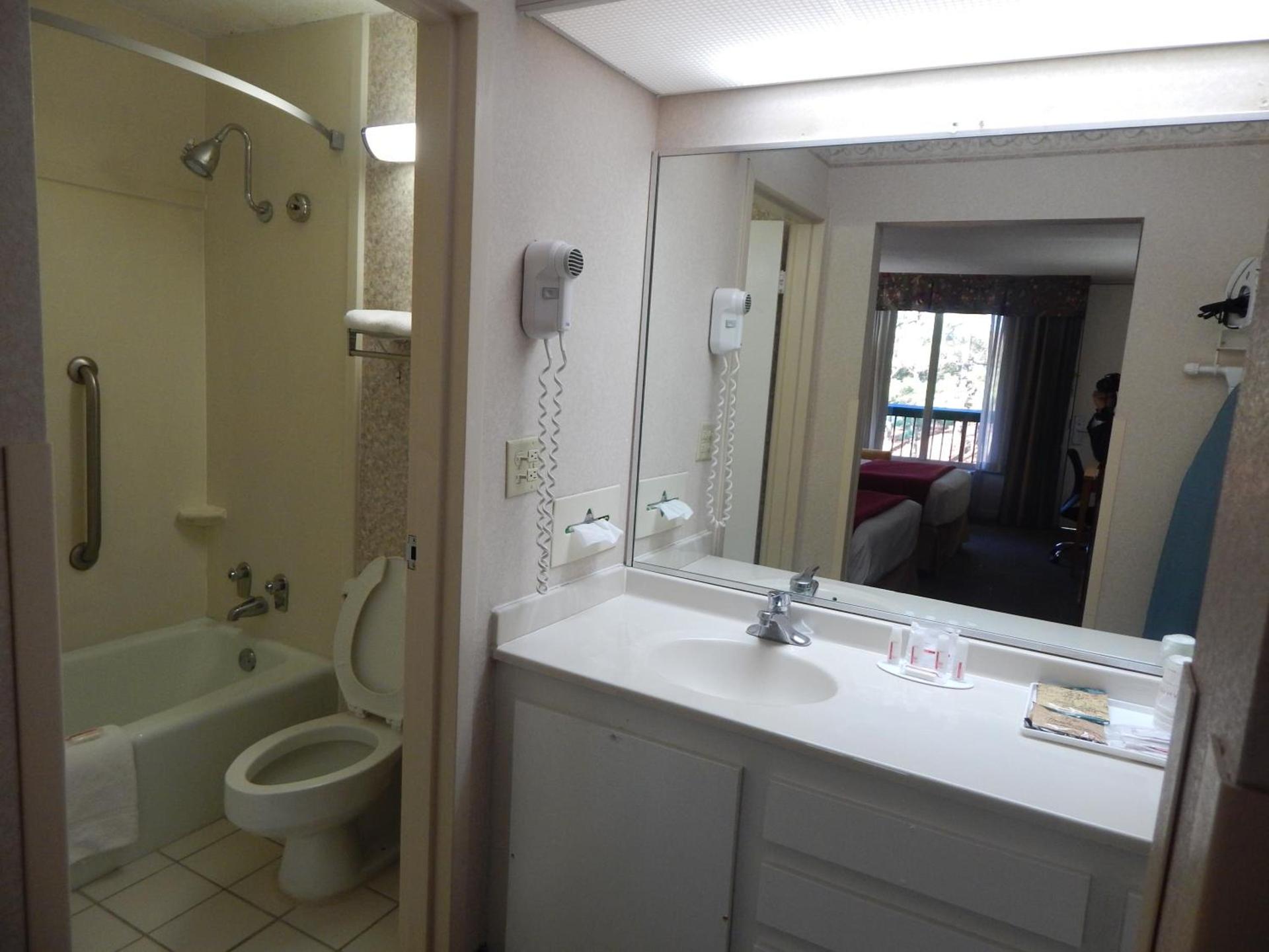 Ramada by Wyndham & Suites Warner Robins photo 36