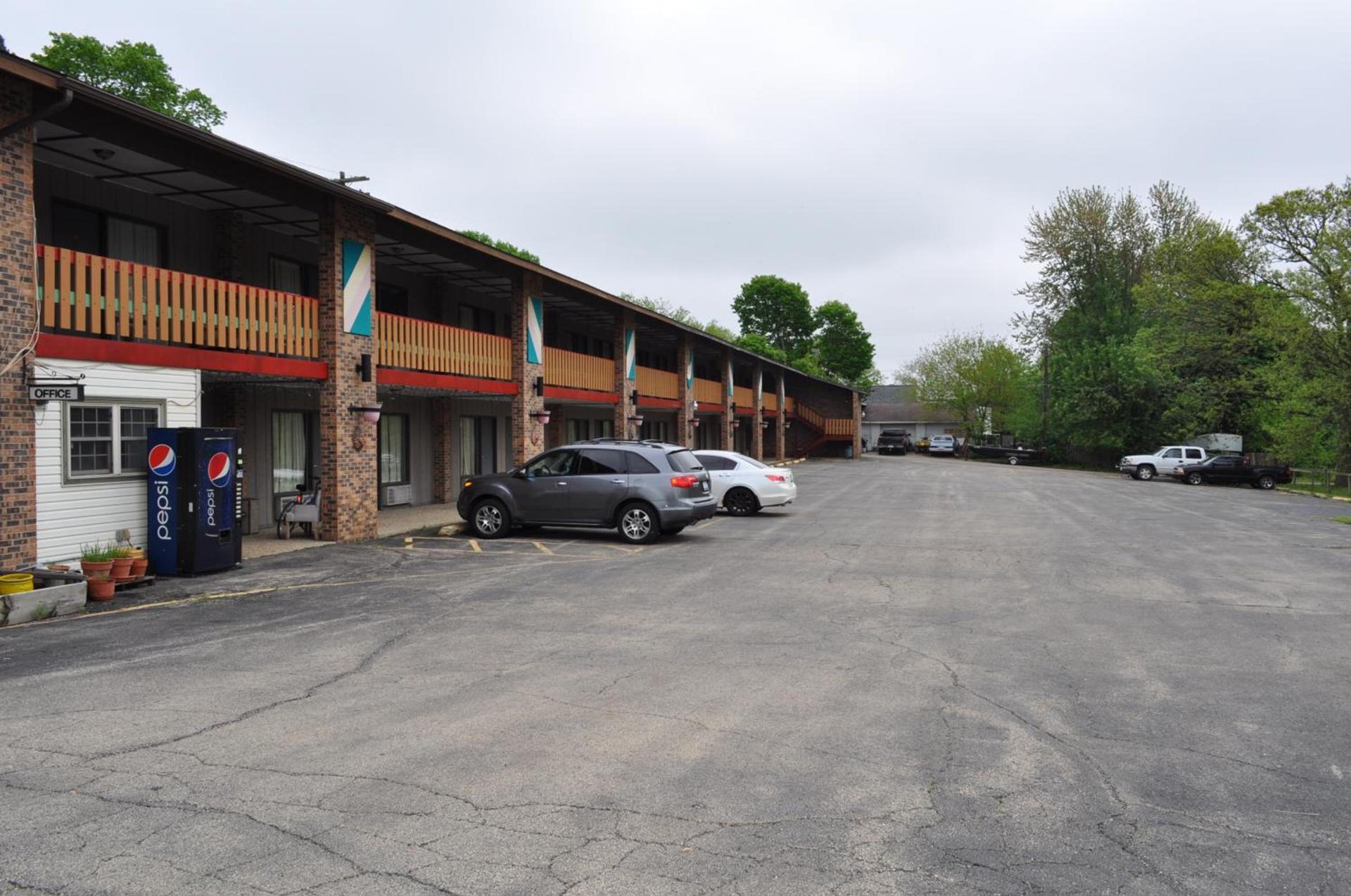 Kewanee Motor Lodge photo 13