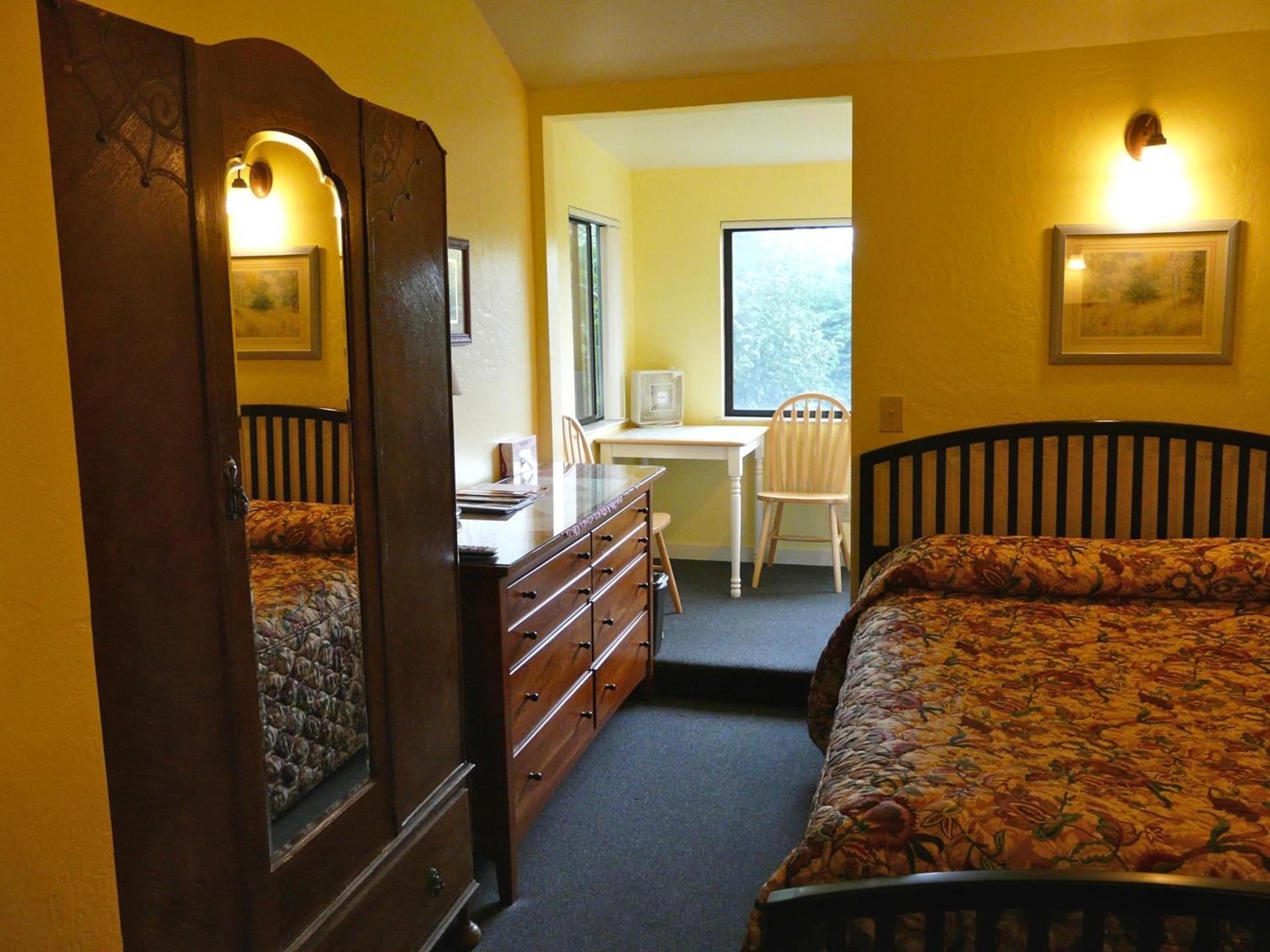 Harbor Inn photo 44