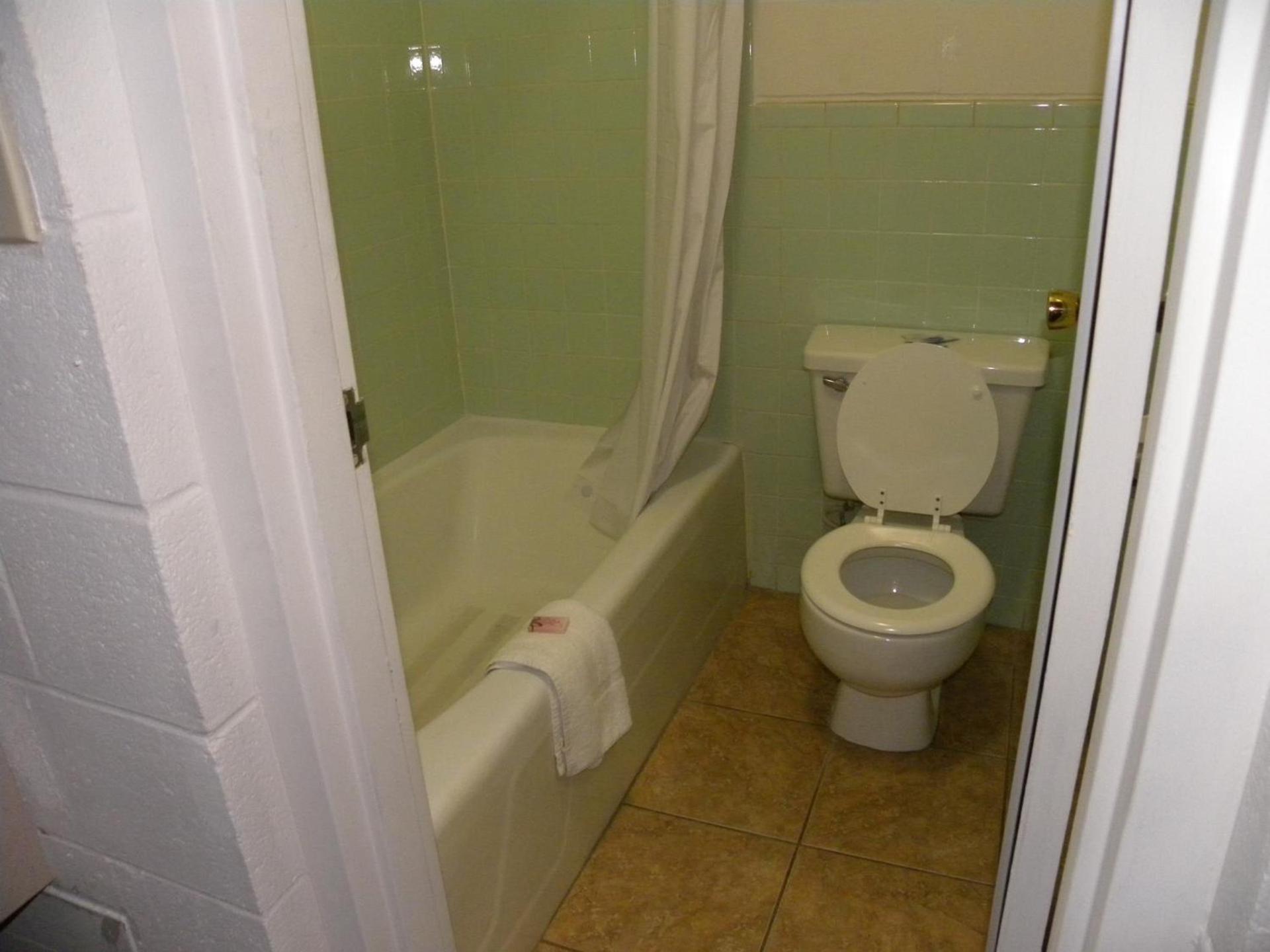 Guest Inn Rogers photo 87