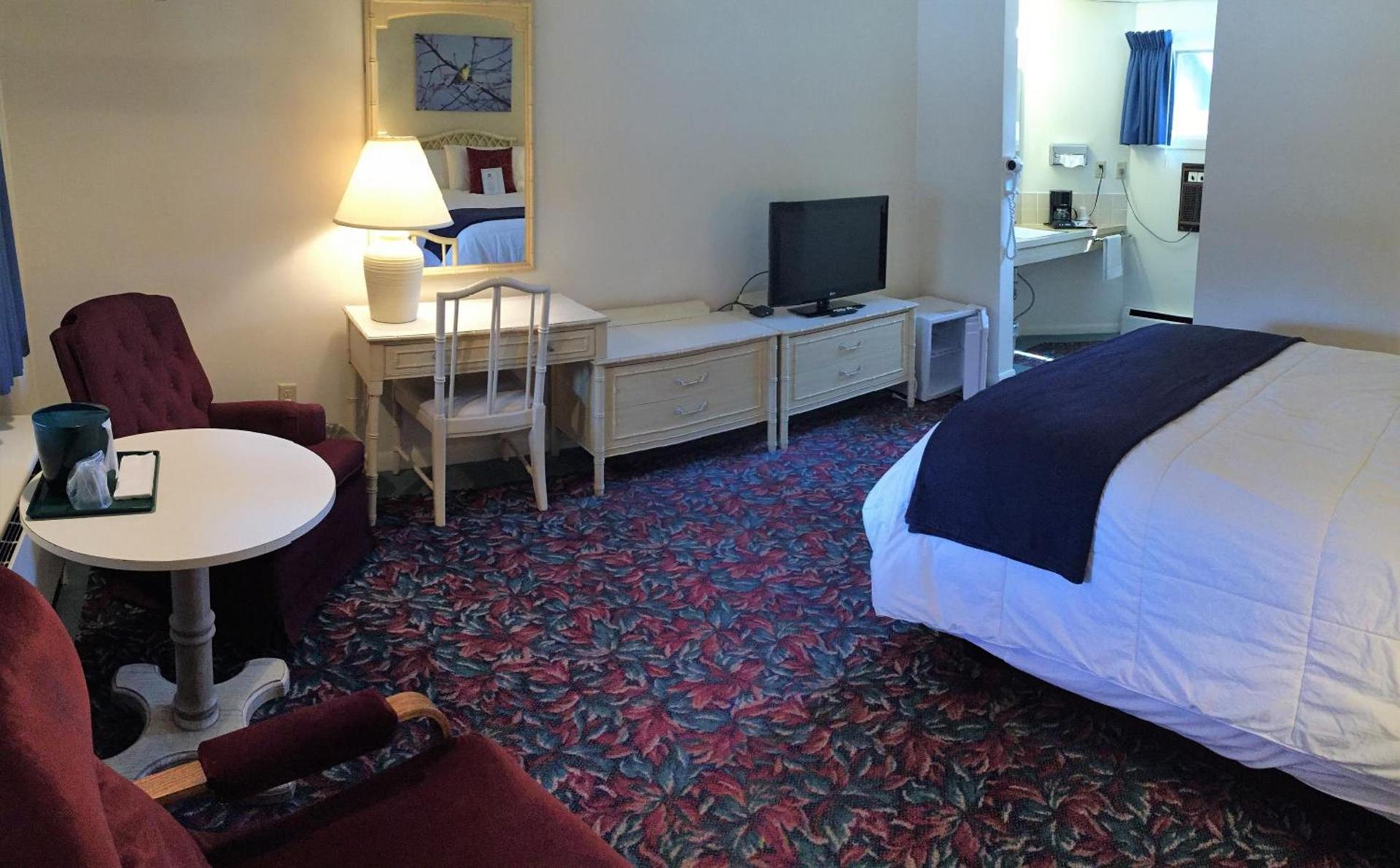 Cedar Motor Inn photo 64