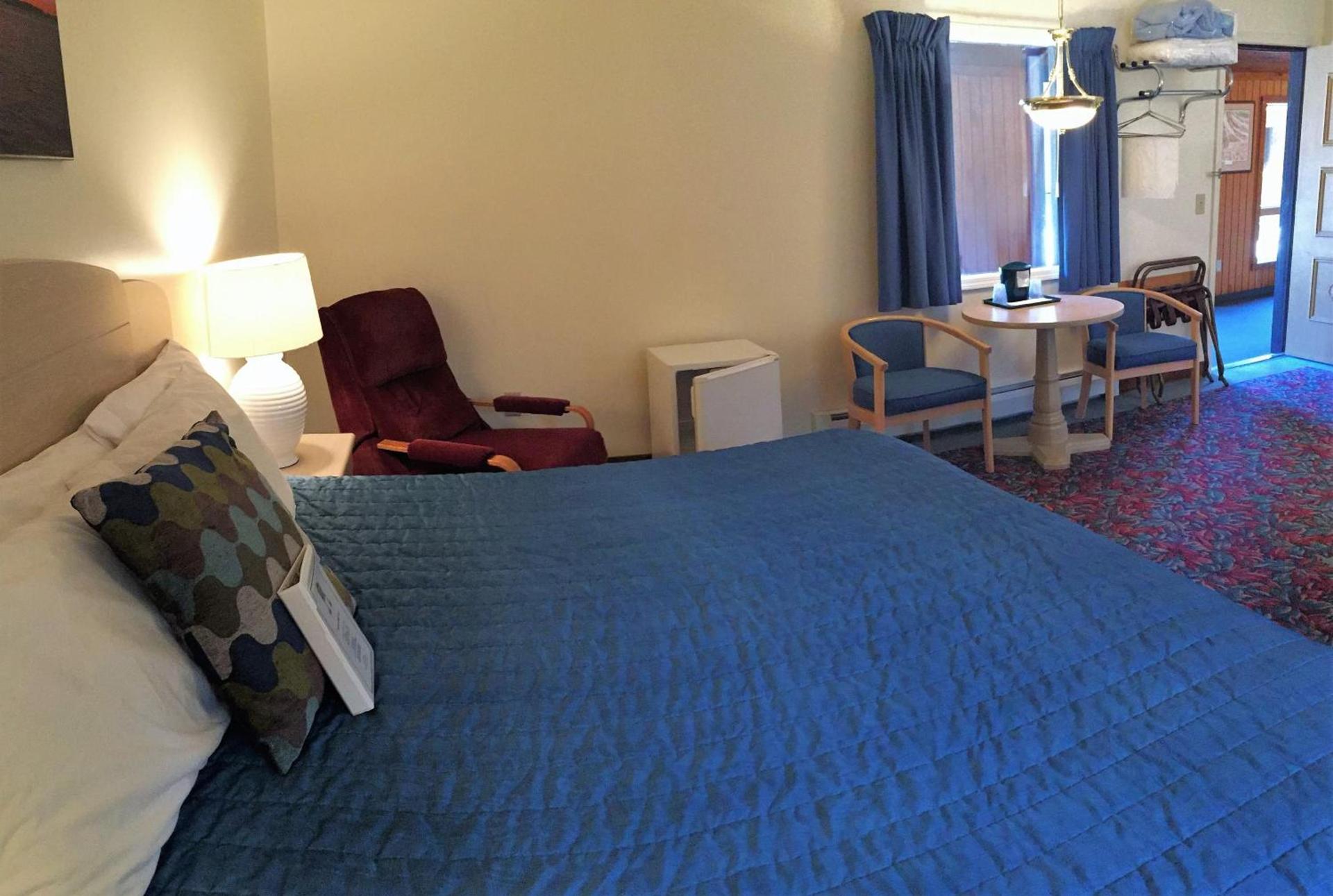 Cedar Motor Inn photo 41