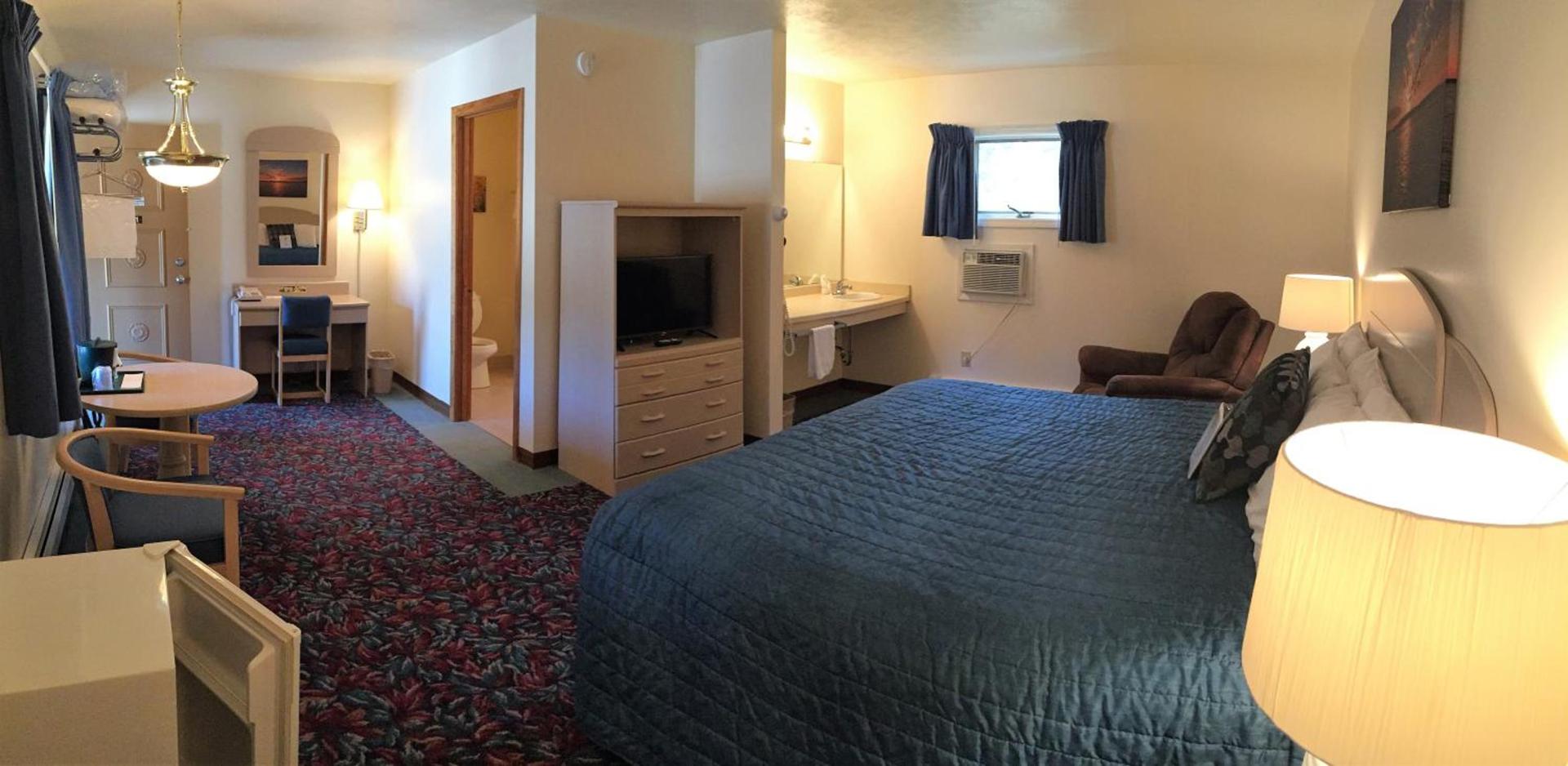 Cedar Motor Inn photo 57