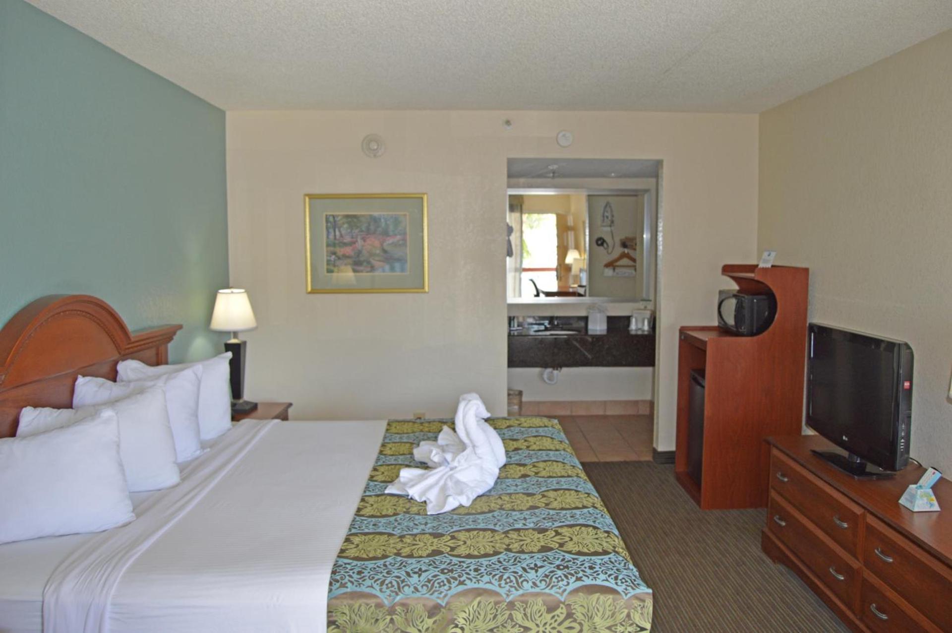 Baymont by Wyndham Sarasota photo 26