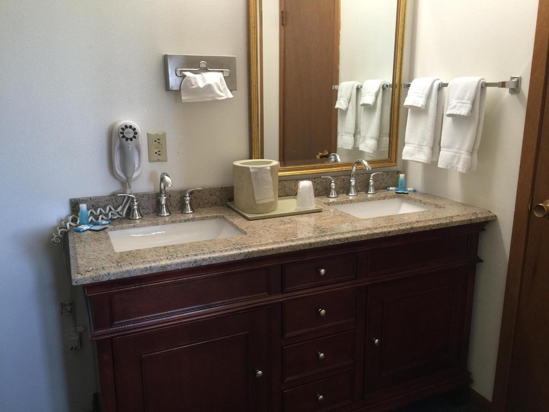 Crest Country Inn photo 22