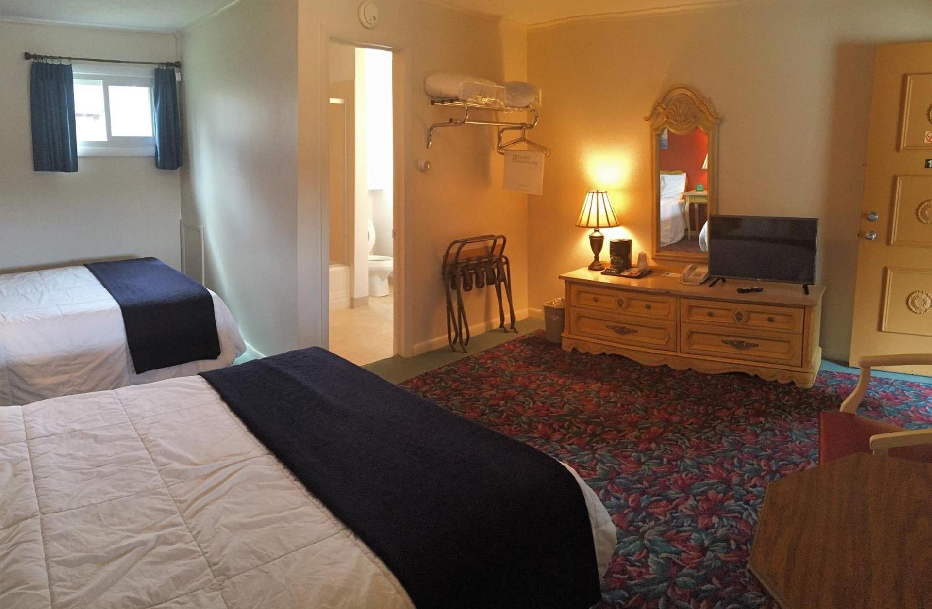 Cedar Motor Inn photo 59