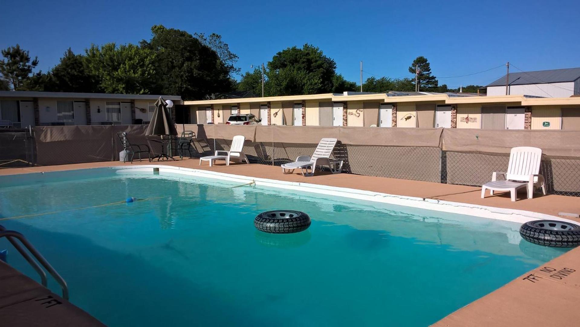 Dogwood Motel photo 37