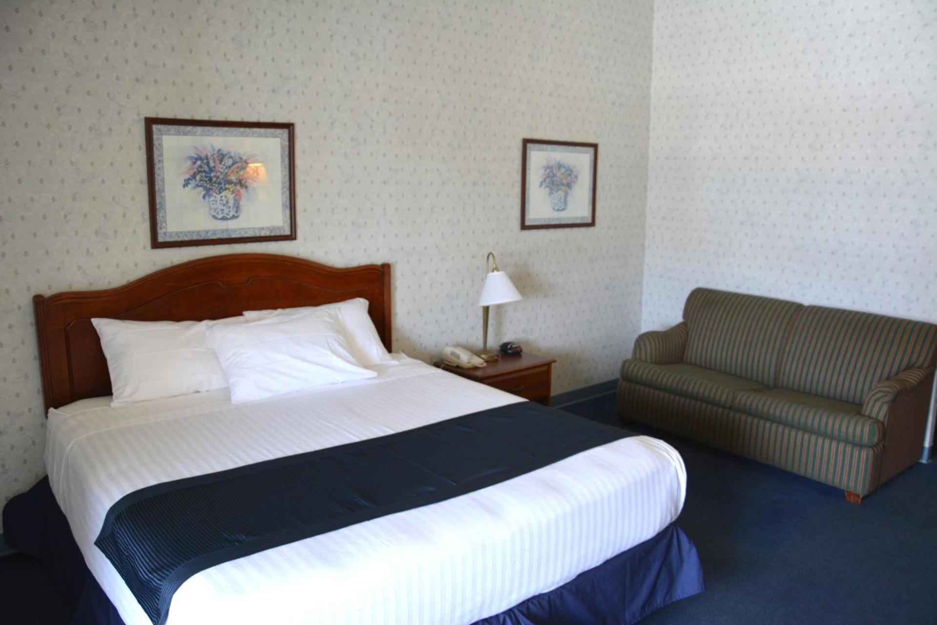 Travelodge by Wyndham Milwaukee photo 26