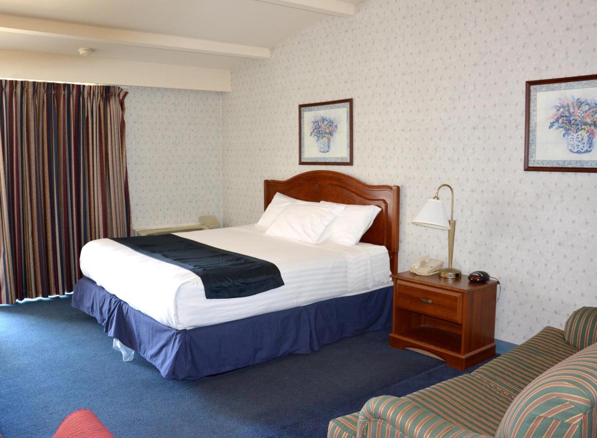 Travelodge by Wyndham Milwaukee photo 8