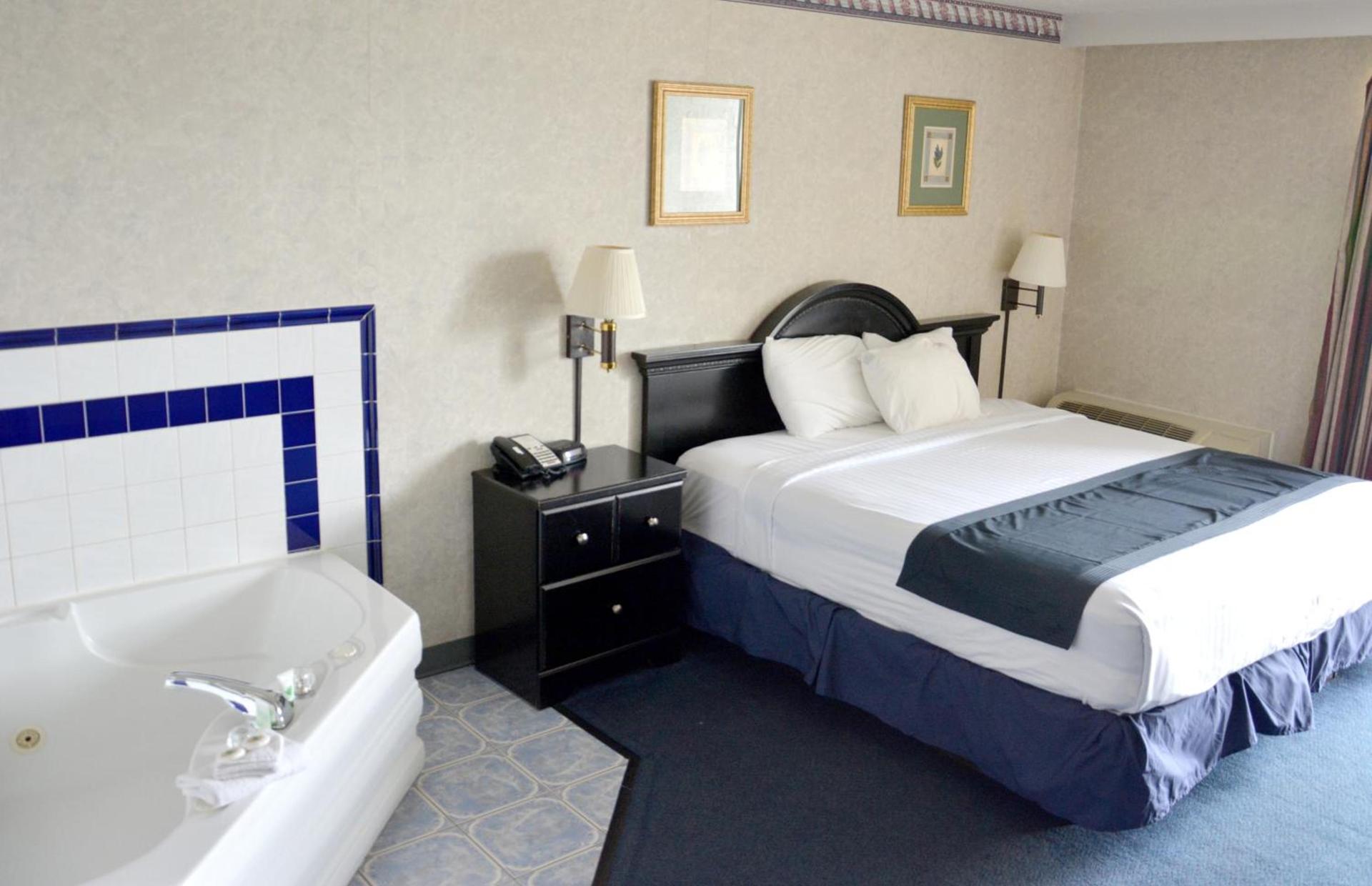Travelodge by Wyndham Milwaukee photo 21