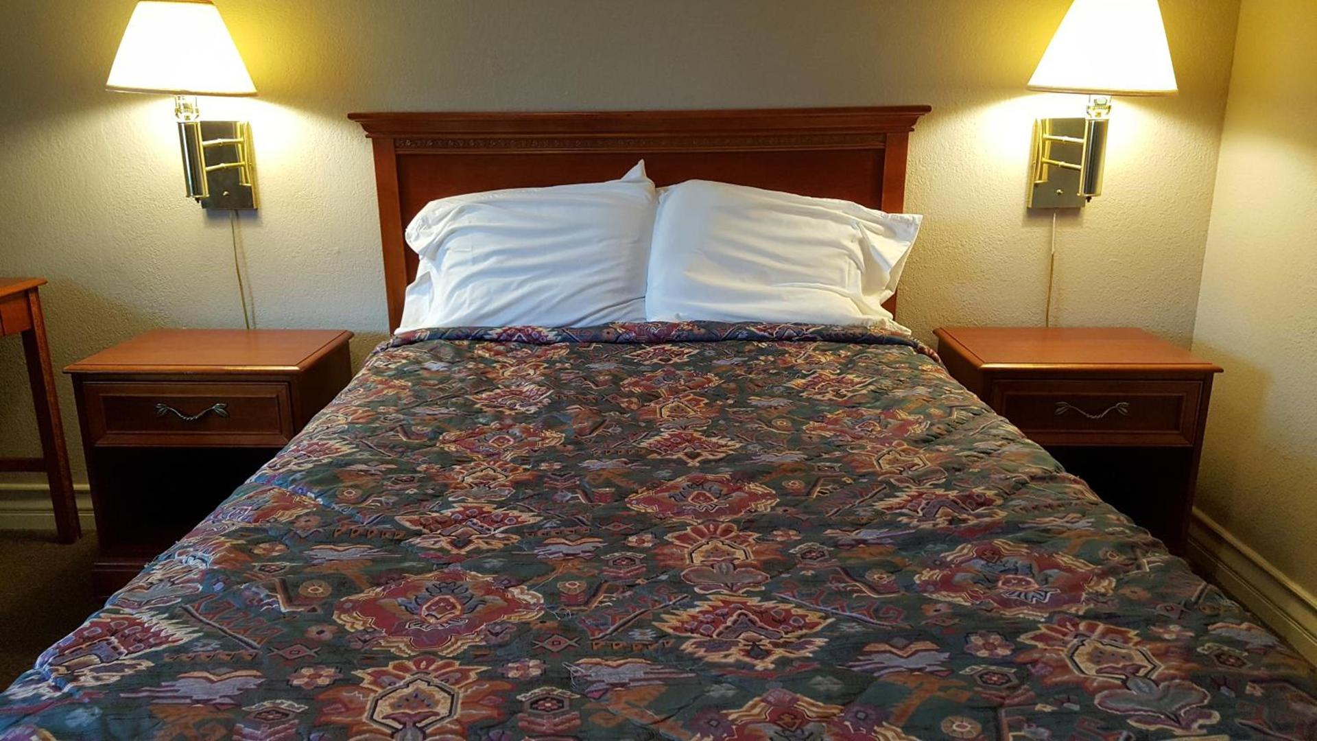Pacific Motel photo 16