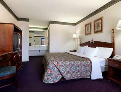 Days Inn by Wyndham Dillon photo 35