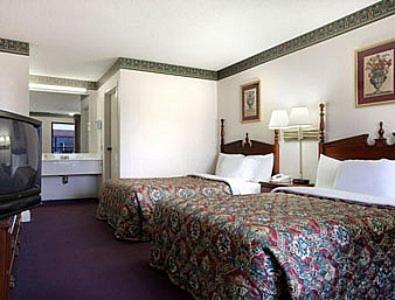 Days Inn by Wyndham Dillon photo 34