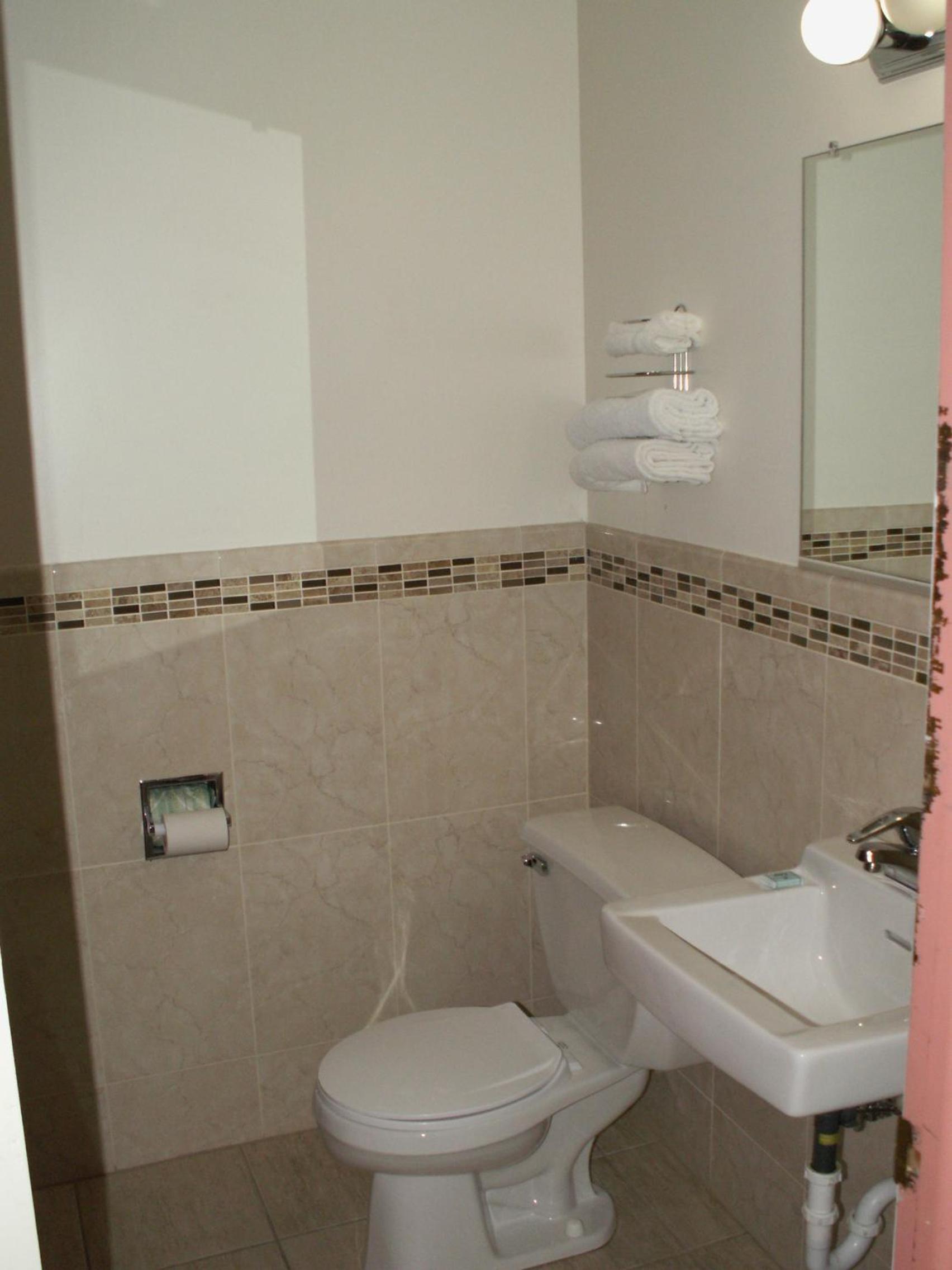 New Relax Inn Bridgeview photo 16