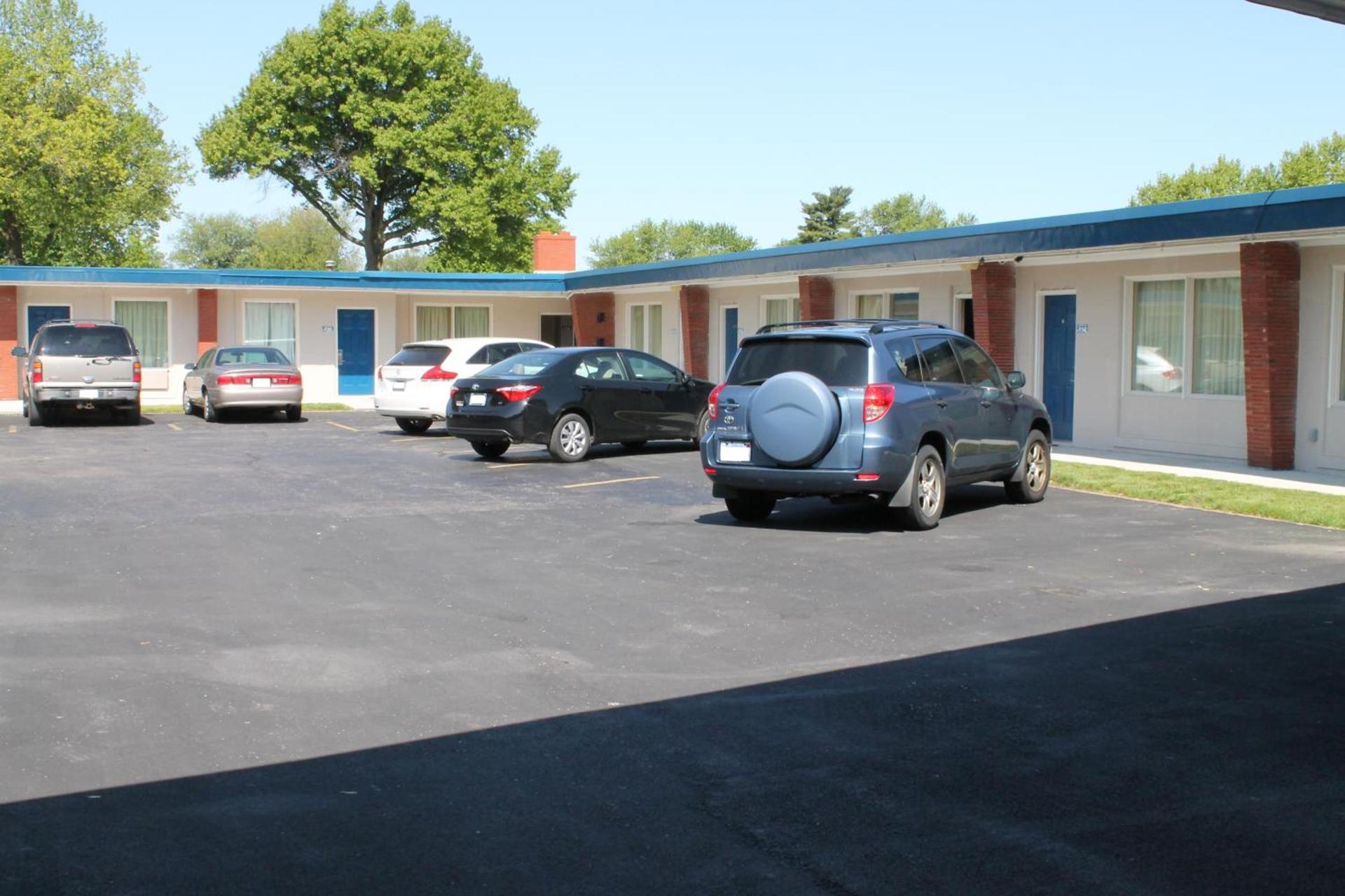 American Motor Inn - Rock Island photo 13