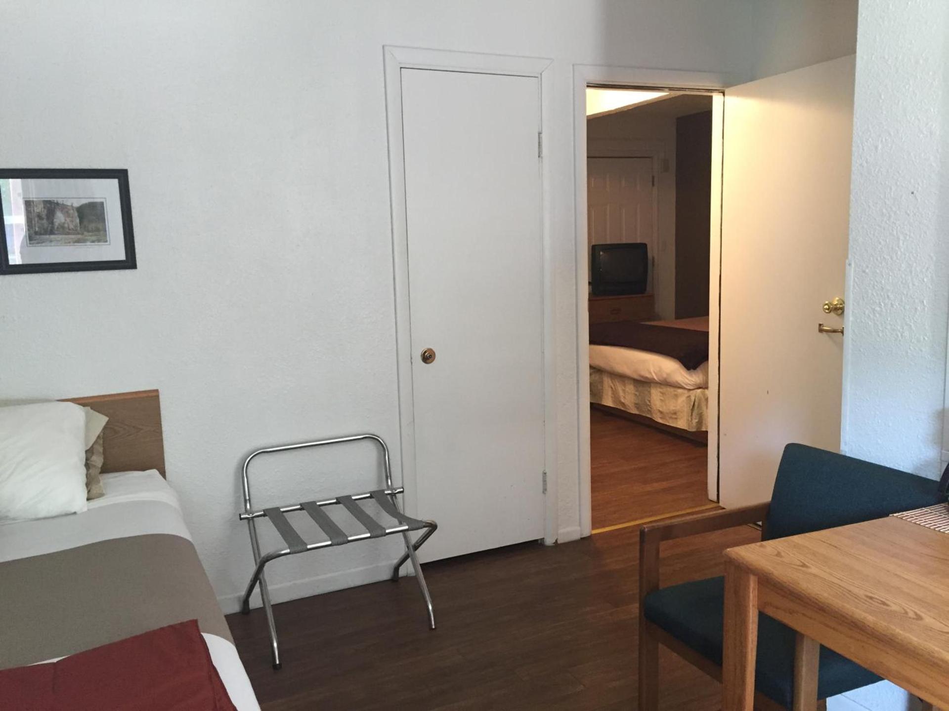 The Brookside Motel Keystone Near Mt Rushmore photo 17