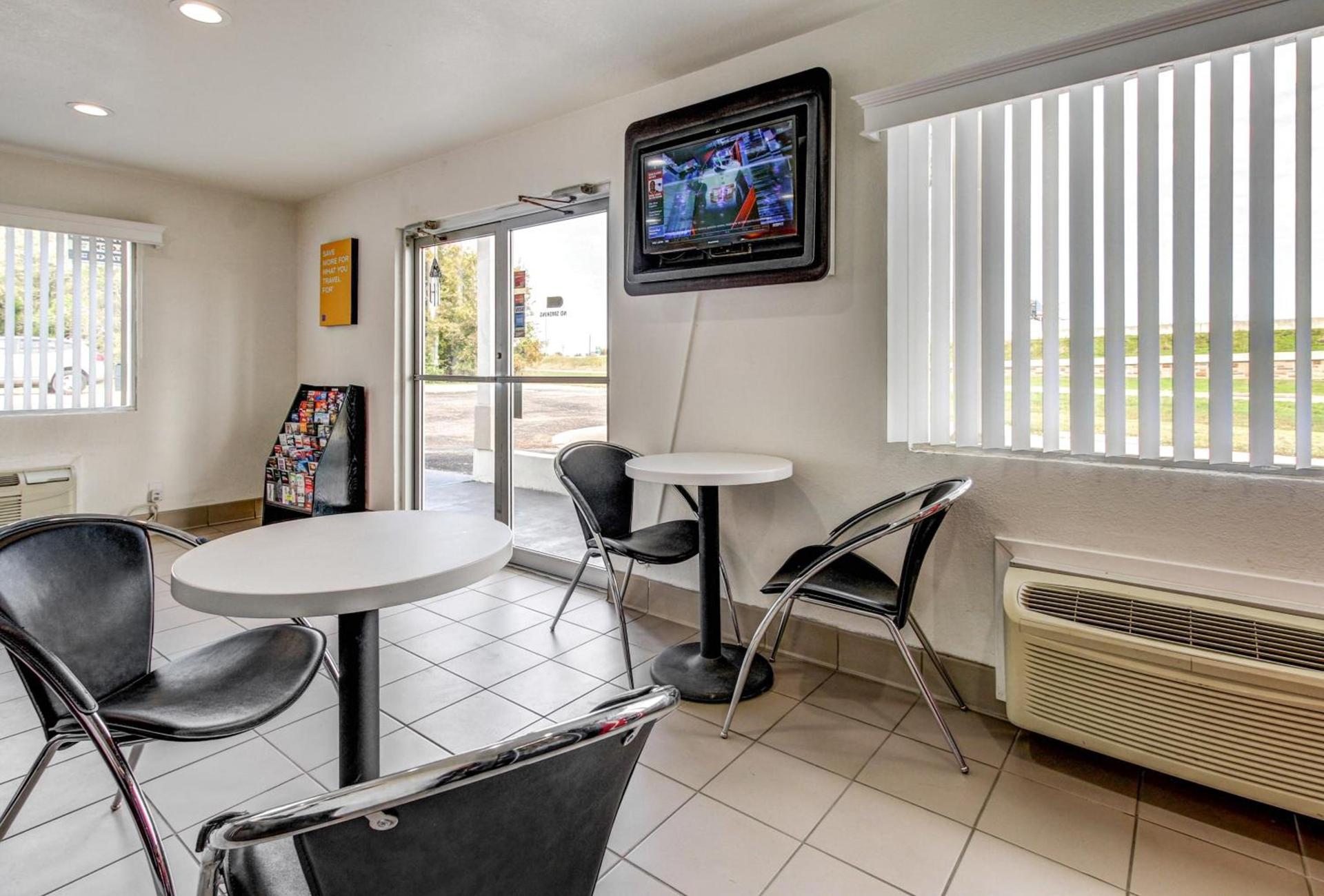 Motel 6 Waco - Lacy Lakeview photo 55