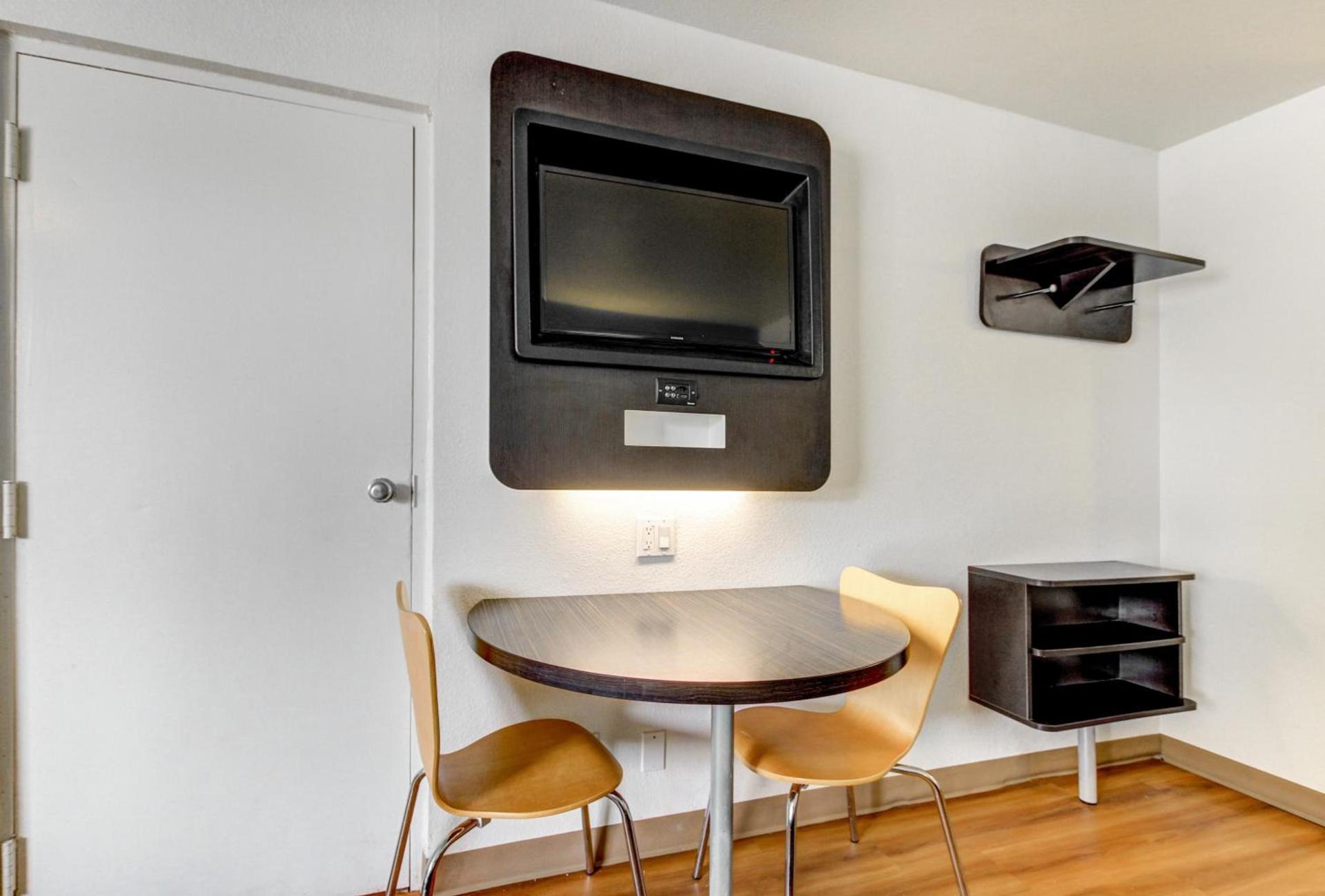 Motel 6 Waco - Lacy Lakeview photo 37