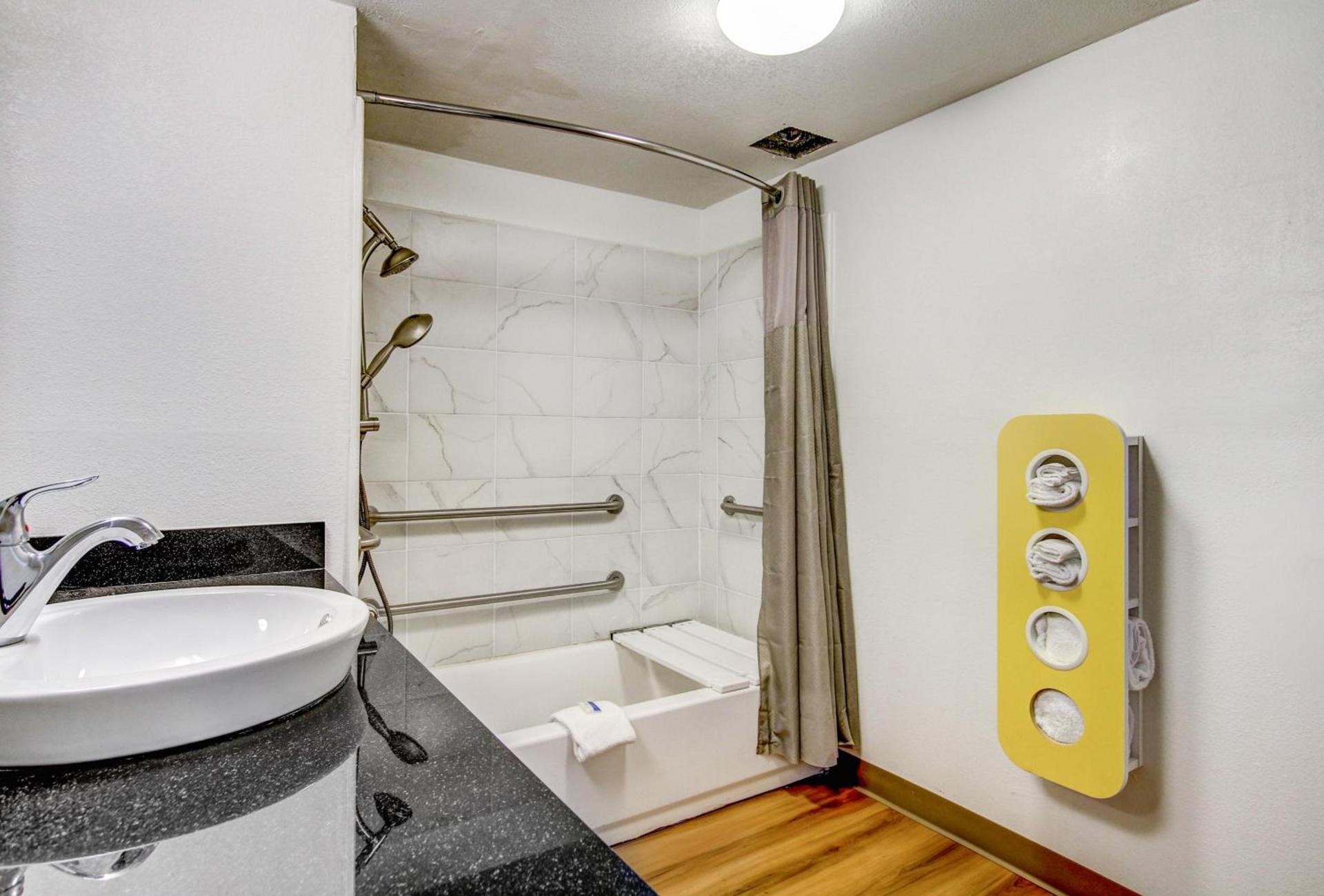 Motel 6 Waco - Lacy Lakeview photo 36