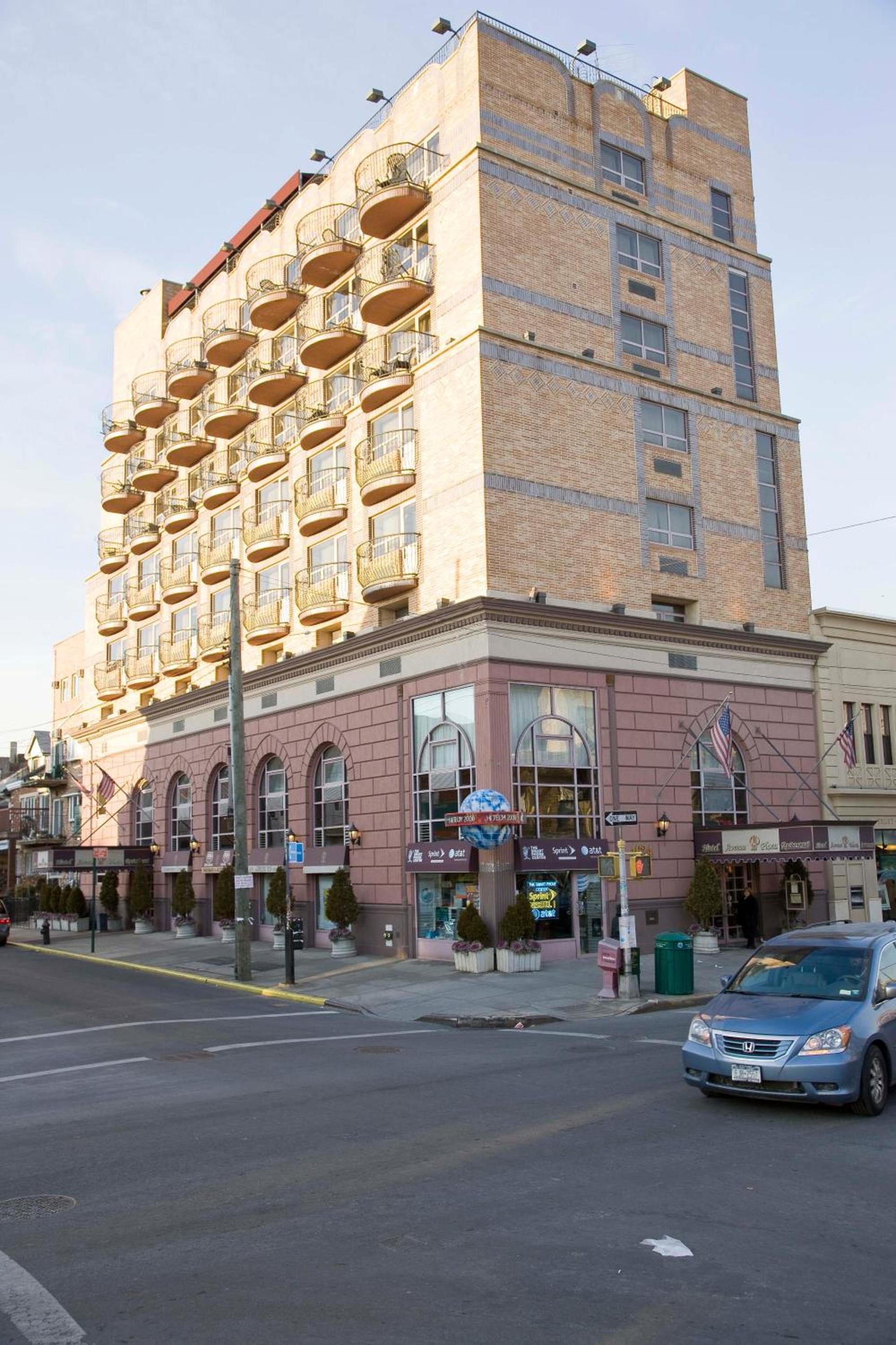 The Avenue Plaza photo 2