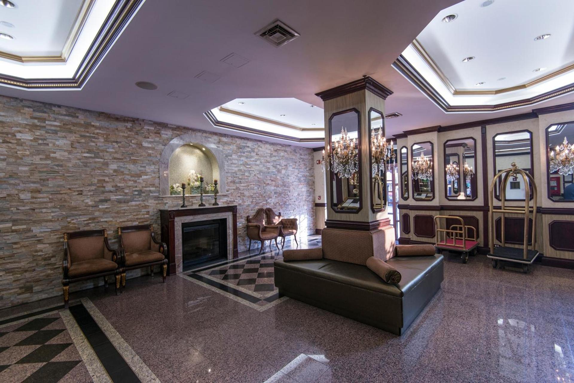 The Avenue Plaza photo 26