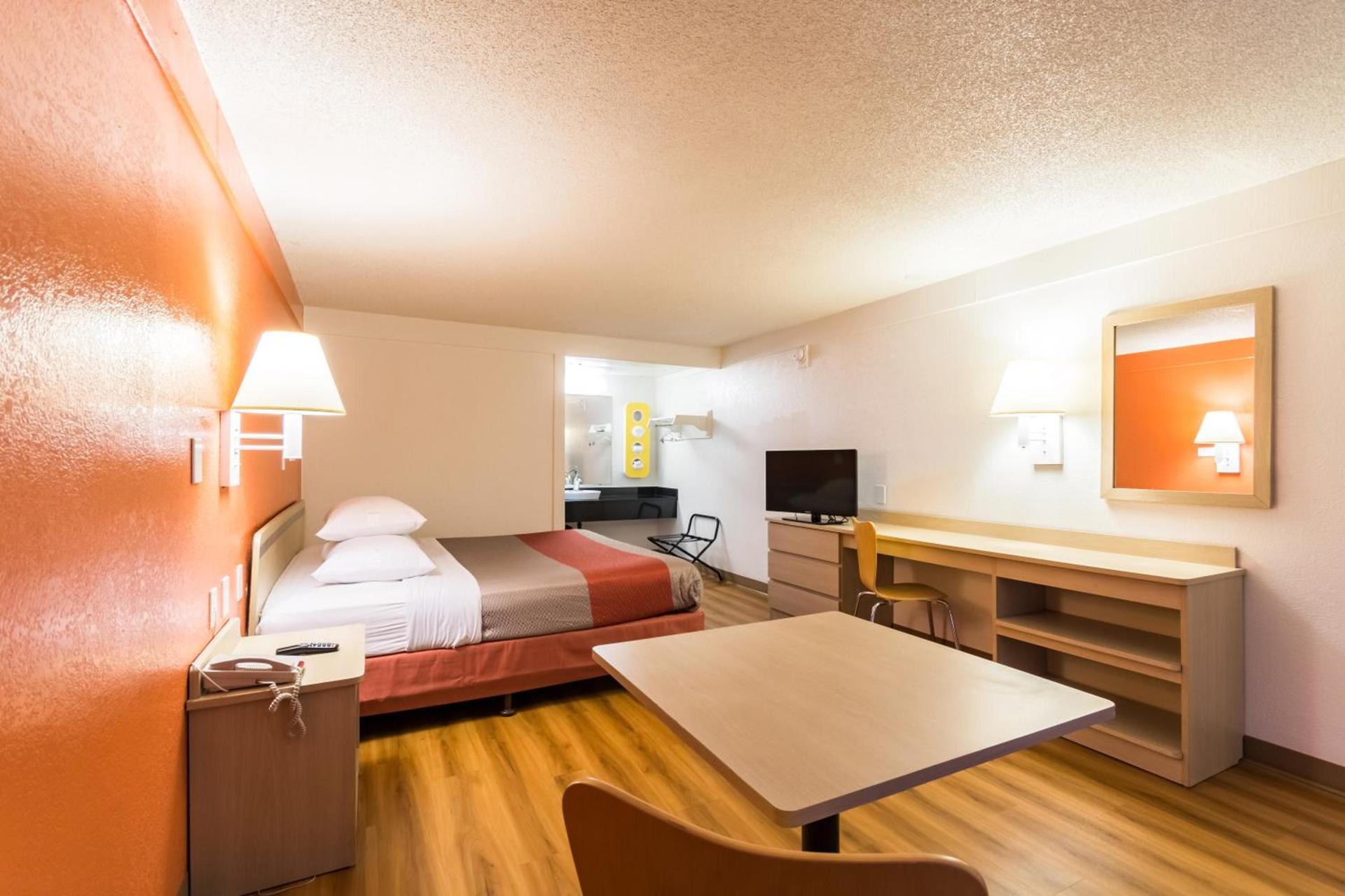 Travelodge by Wyndham Essington / Philadelphia Airport photo 49