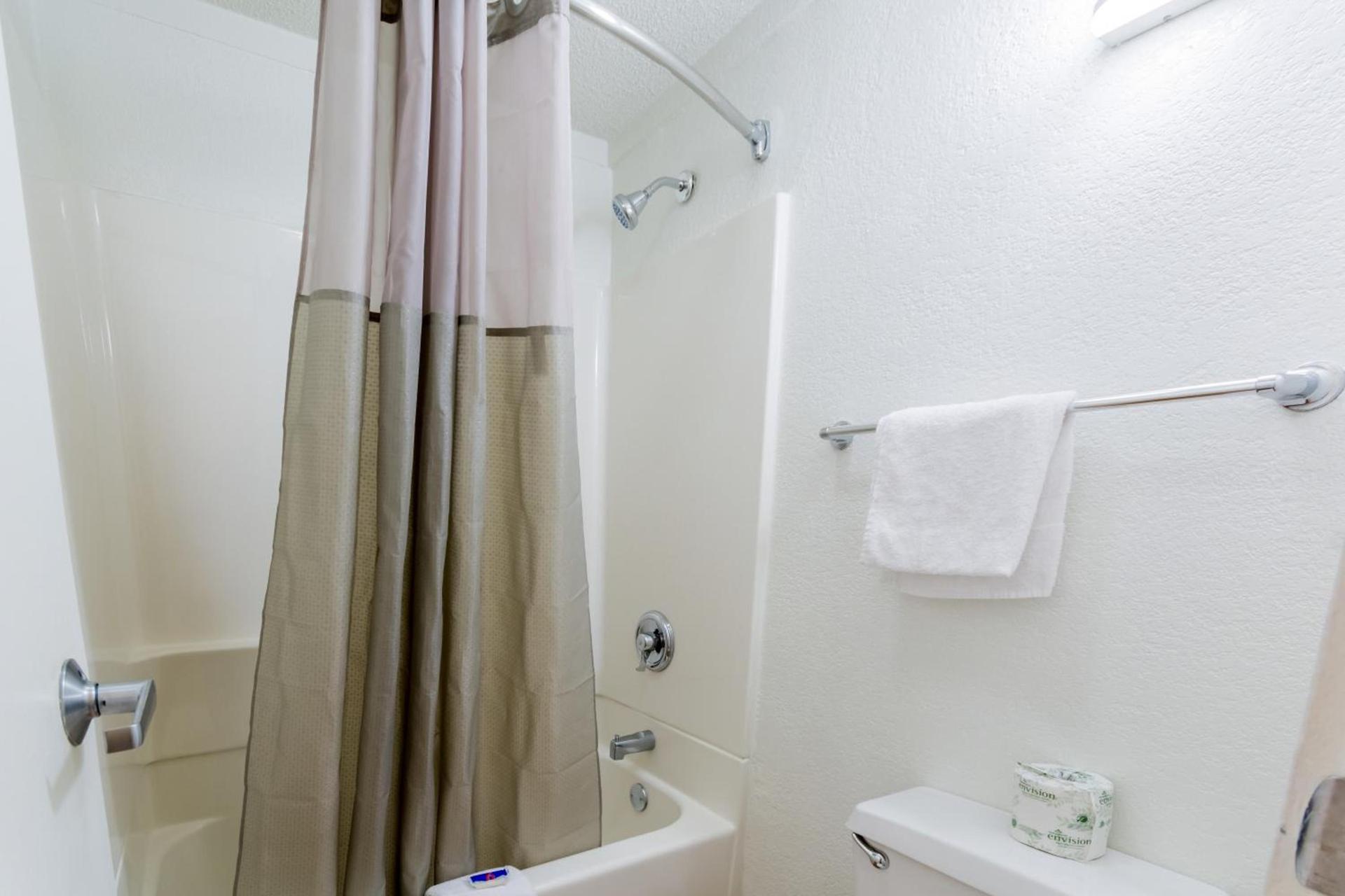 Travelodge by Wyndham Essington / Philadelphia Airport photo 42