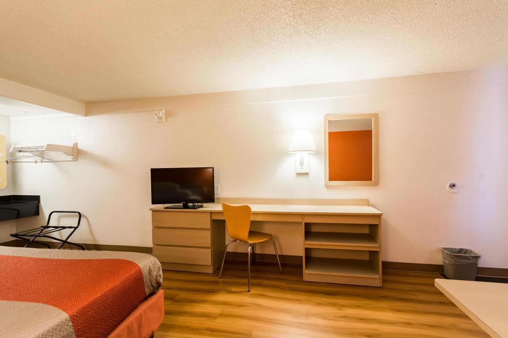 Travelodge by Wyndham Essington / Philadelphia Airport photo 50