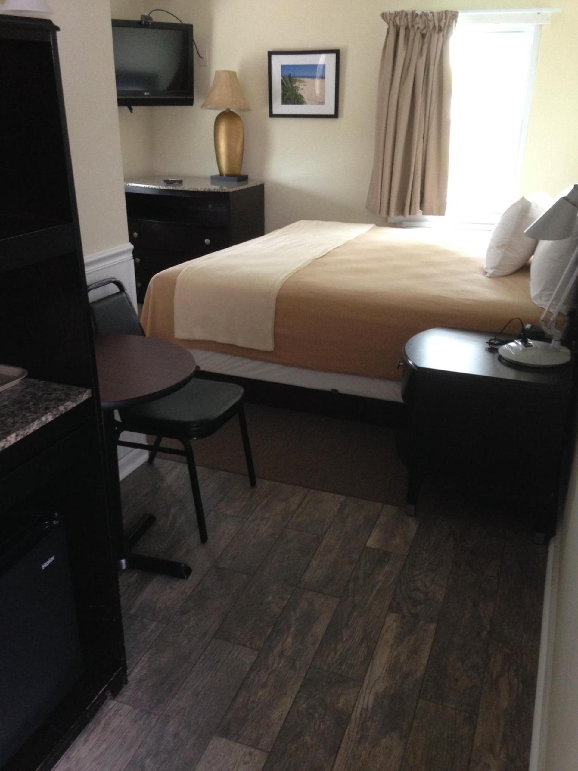 Shore Point Motel photo 17