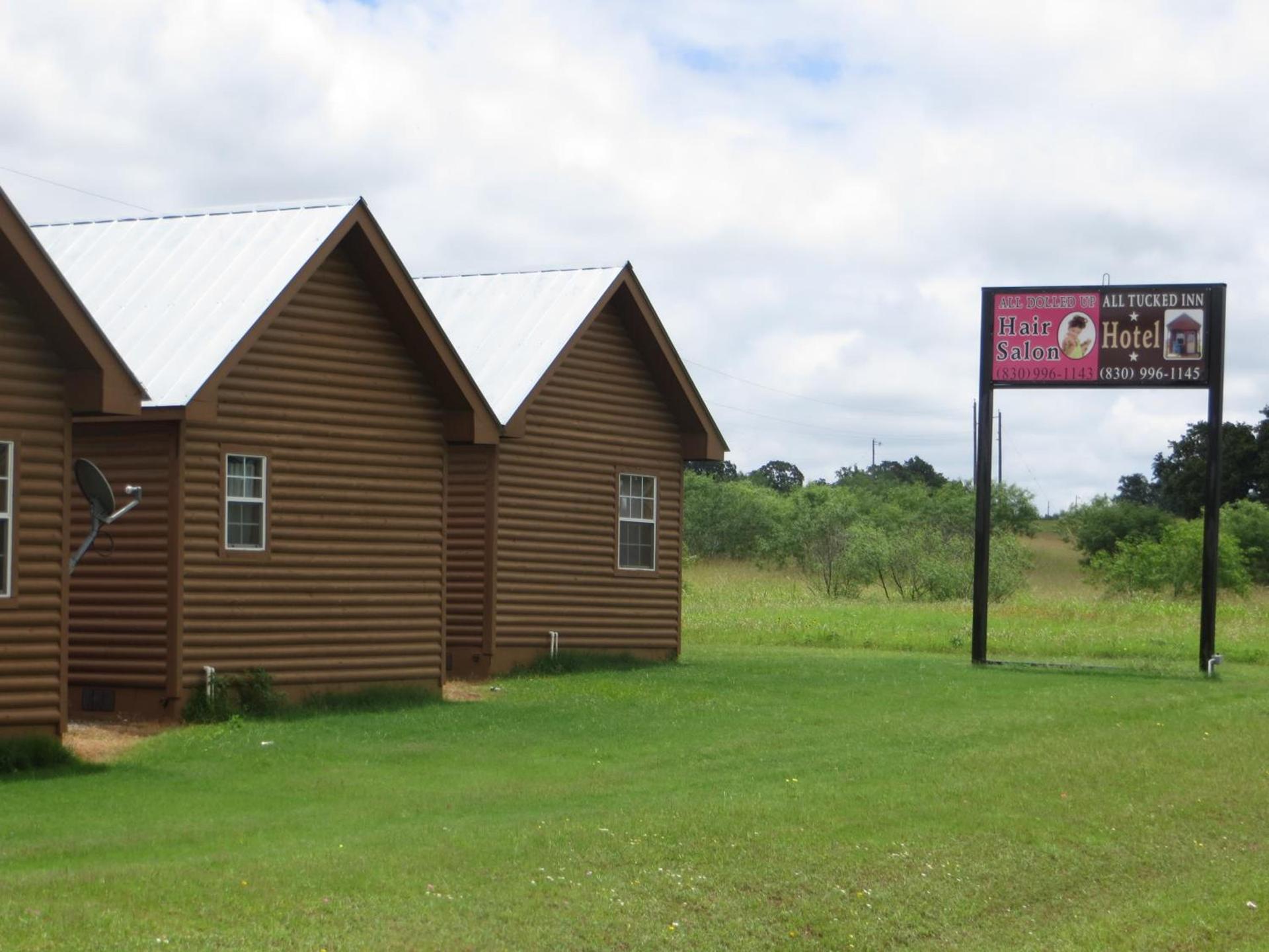 All Tucked Inn Cabins photo 8