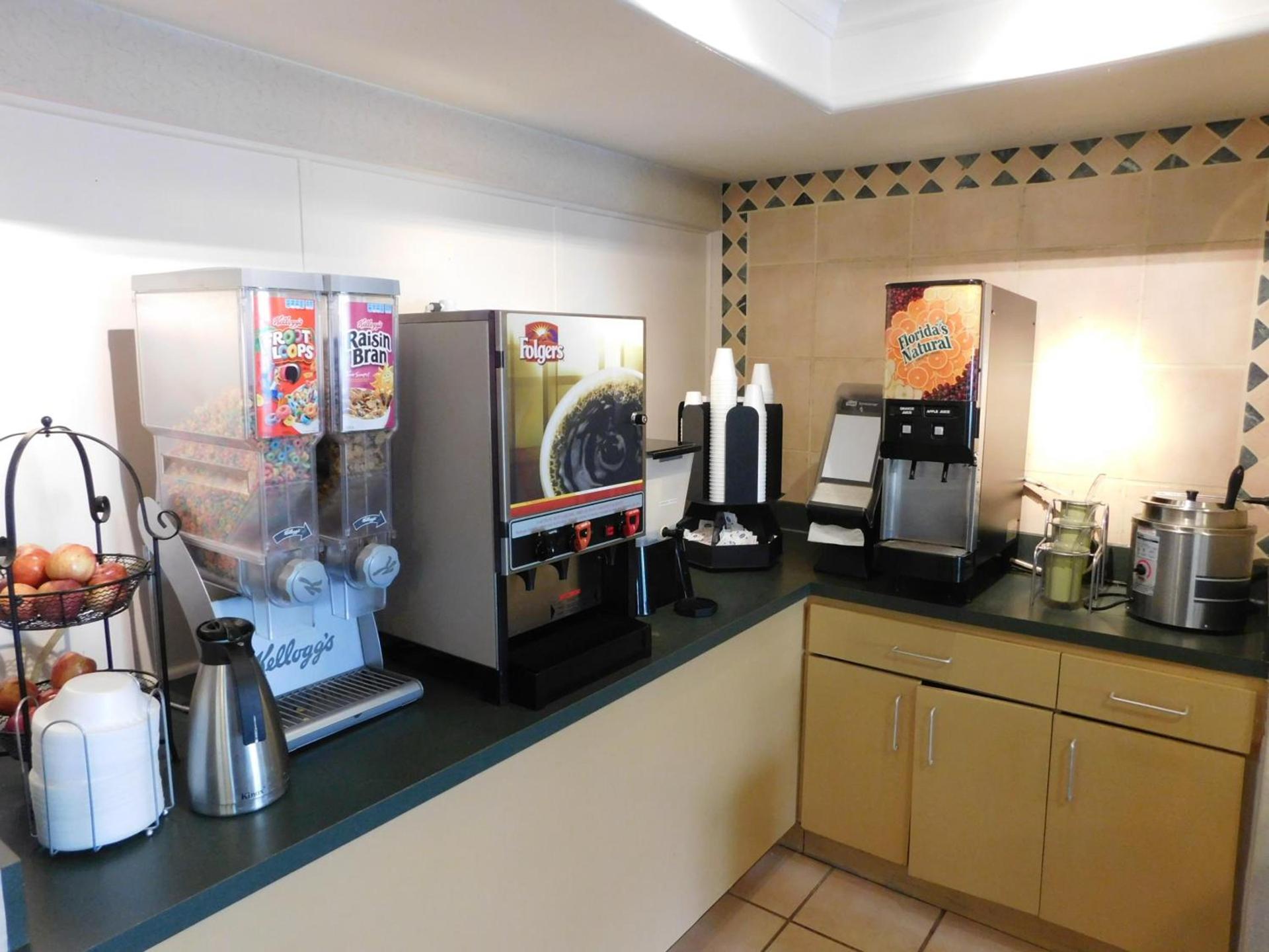 Days Inn & Suites by Wyndham Arlington Heights photo 39