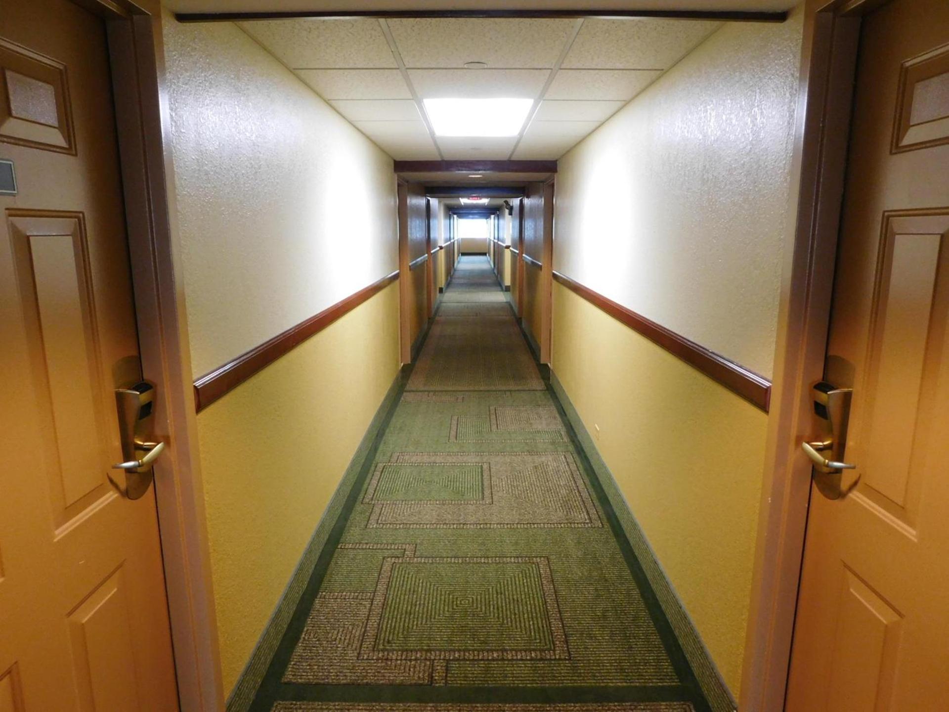 Days Inn & Suites by Wyndham Arlington Heights photo 42