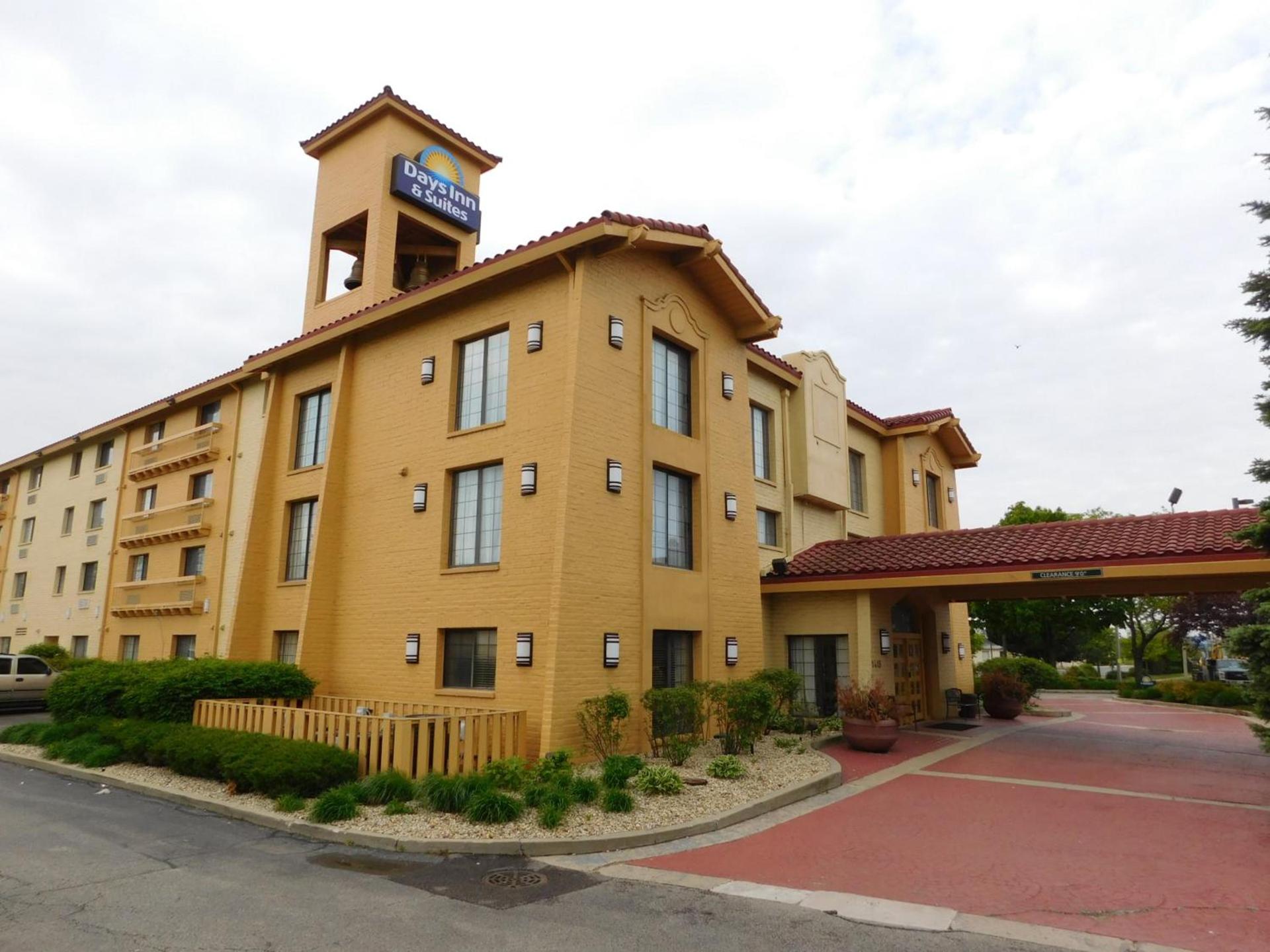 Days Inn & Suites by Wyndham Arlington Heights photo 31
